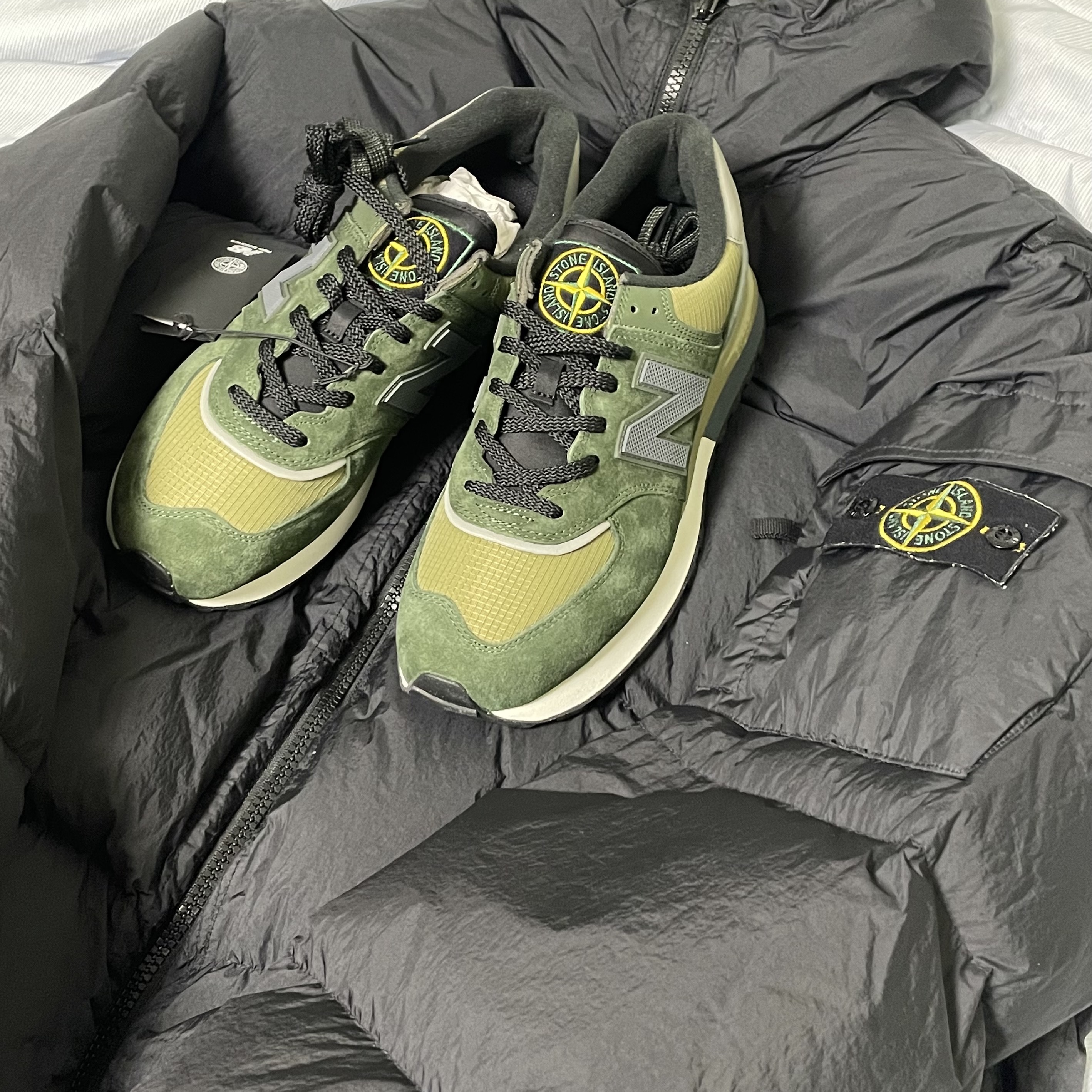 New Balance x Stone Island 574 Legacy Dark Green 착용 스타일 - 2