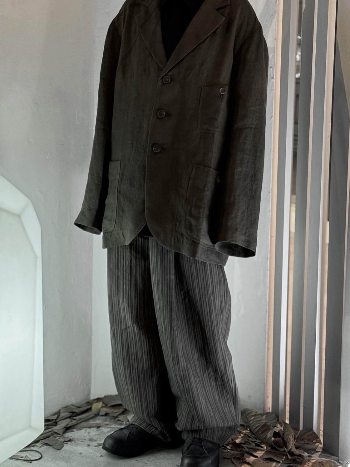 Ziggy Chen Classic Single Breasted Blazer Brown, Ziggy Chen Wide Leg Long Trousers Brown 착용 스타일 - 2