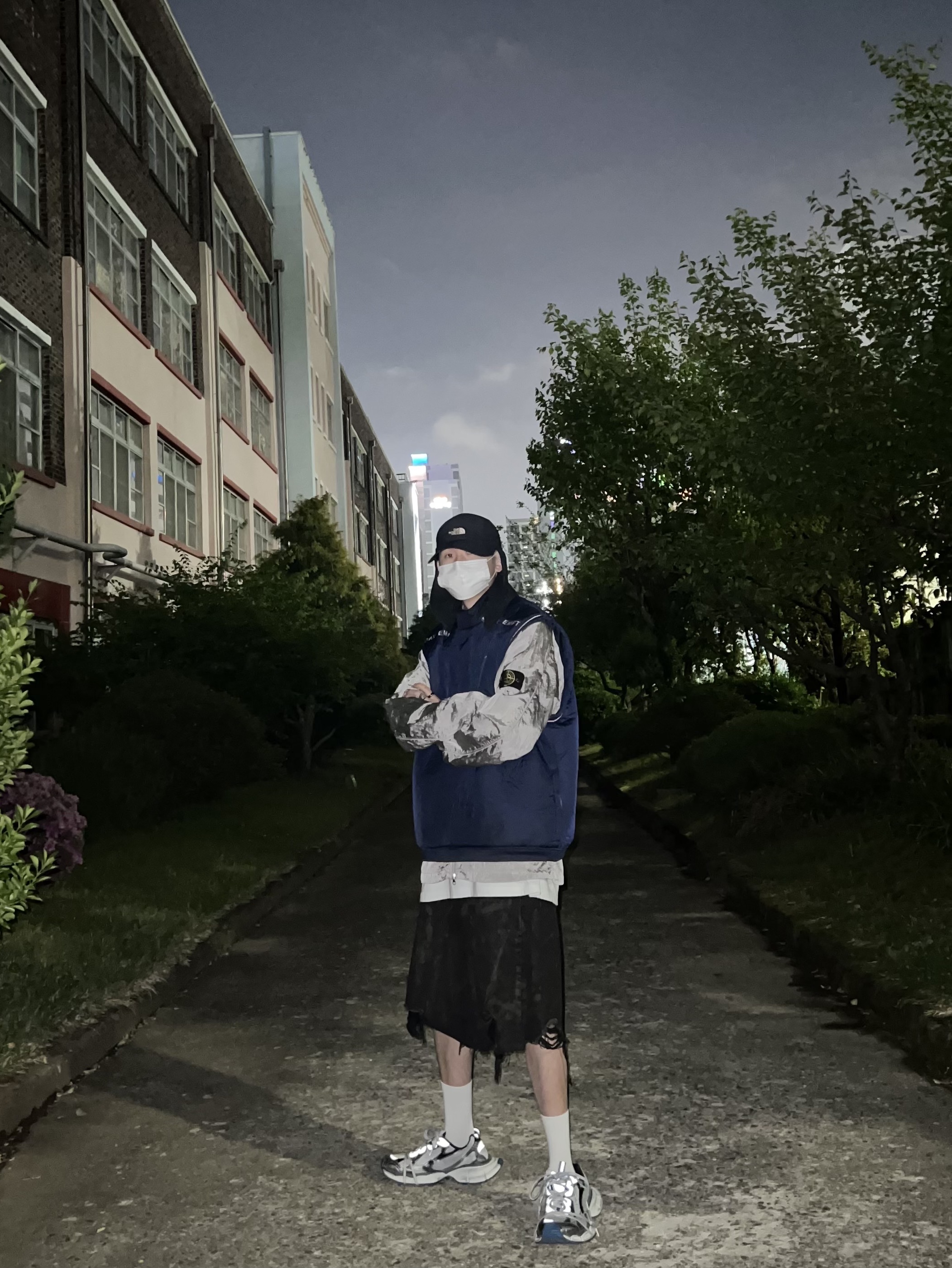 Stone Island 12321 Nylon Metal Garment Dyed Packable Overshirt Ice - 22SS, Nike x Cav Empt Vest Navy 착용 스타일 - 2