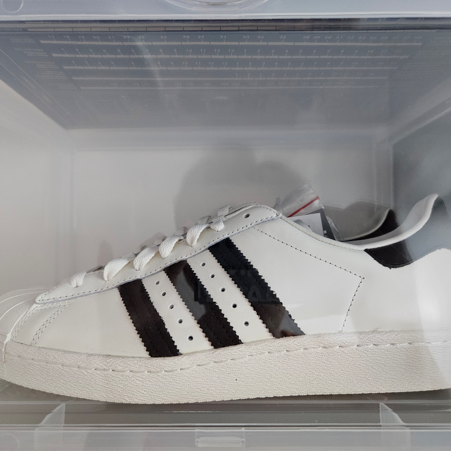 Adidas Superstar 80s Deluxe Vintage White Black 착용 스타일
