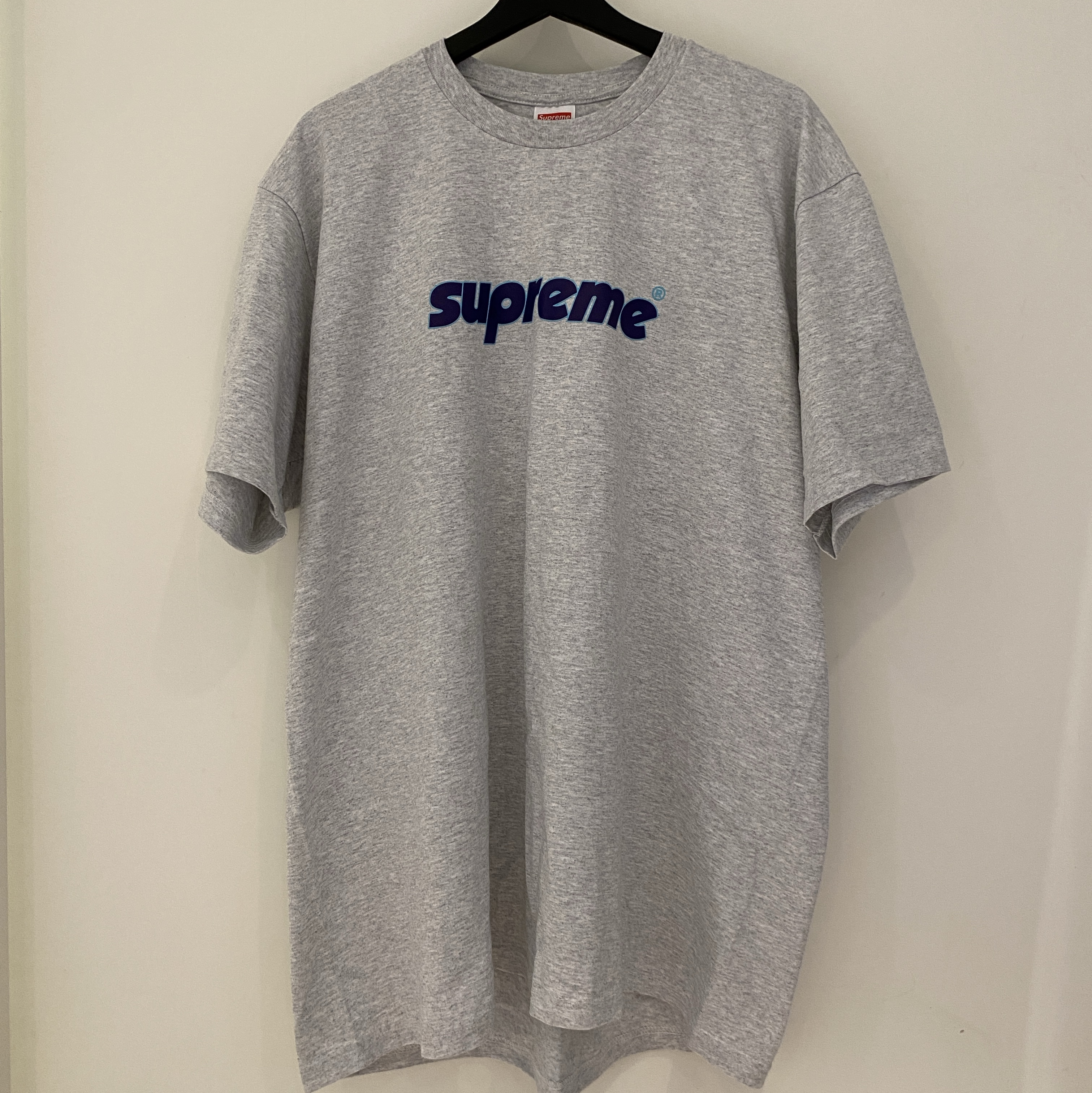 Supreme Pinline T-Shirt Ash Grey - 24SS 착용 스타일