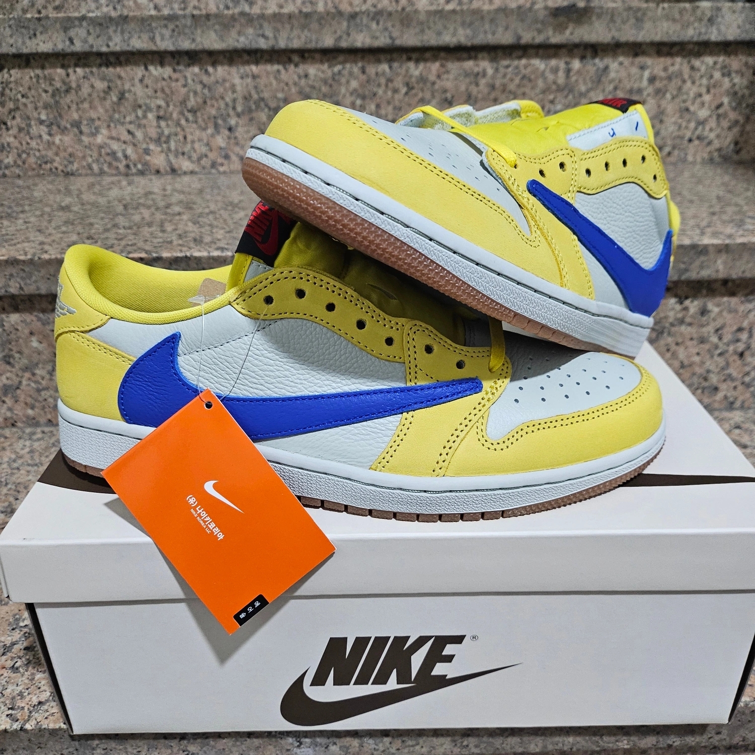 (W) Jordan 1 x Travis Scott Retro Low OG SP Canary 착용 스타일