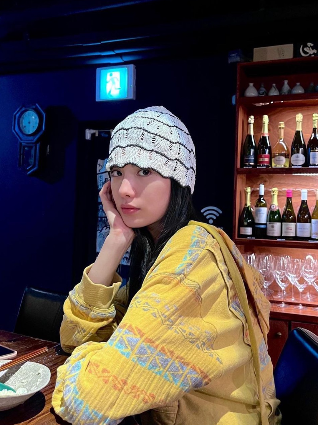 The Greatest Crochet Beanie Beige, (W) Vivienne Westwood Line Orb Embroidery Basque Crochet Bucket Hat Off White 착용 스타일 - 6