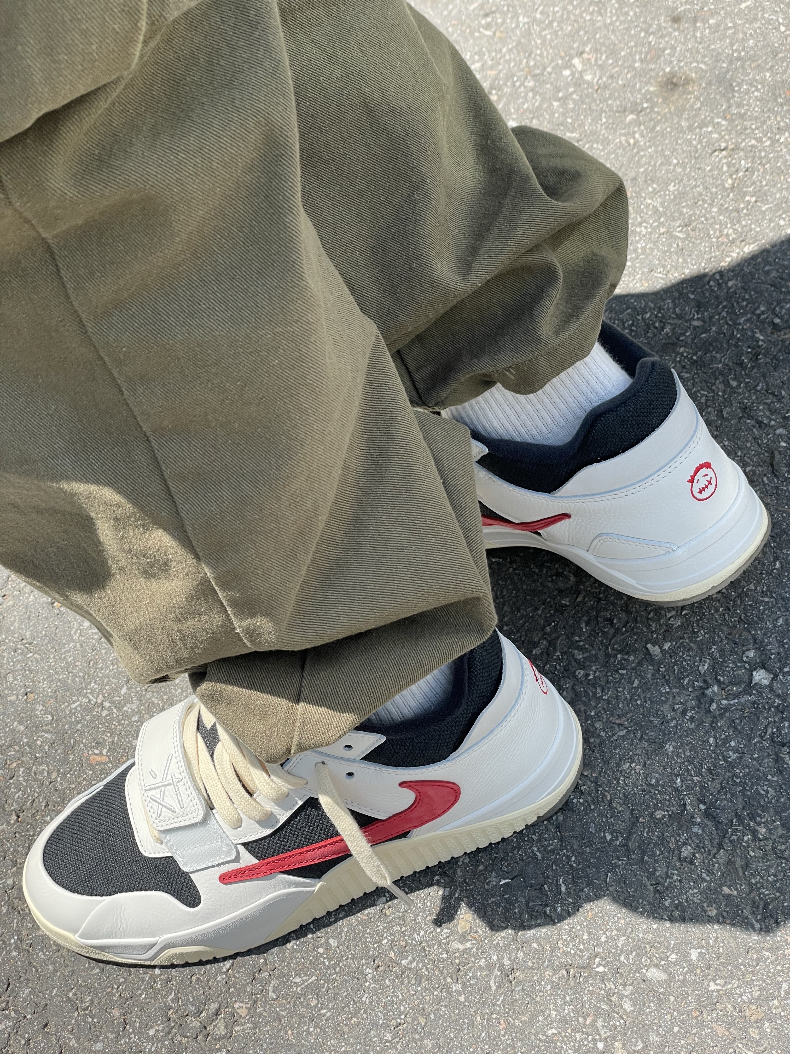 Jordan x Travis Scott Jumpman Jack TR University Red 착용 스타일 - 2