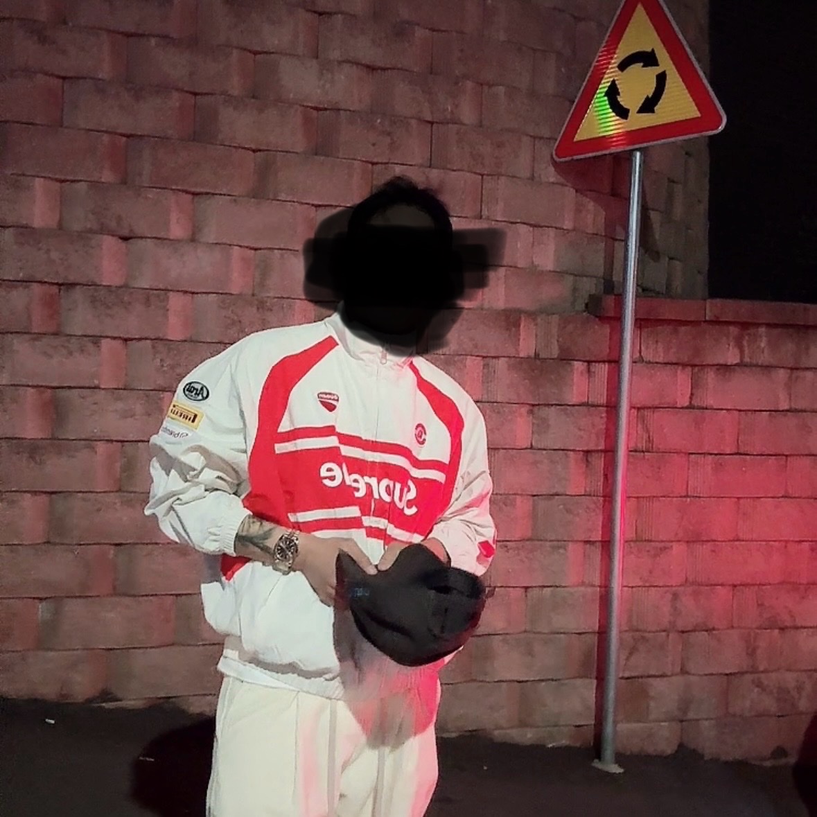 Supreme x Ducati Track Jacket Light Grey - 24SS, Supreme x Ducati Logos T-Shirt White - 24SS 착용 스타일