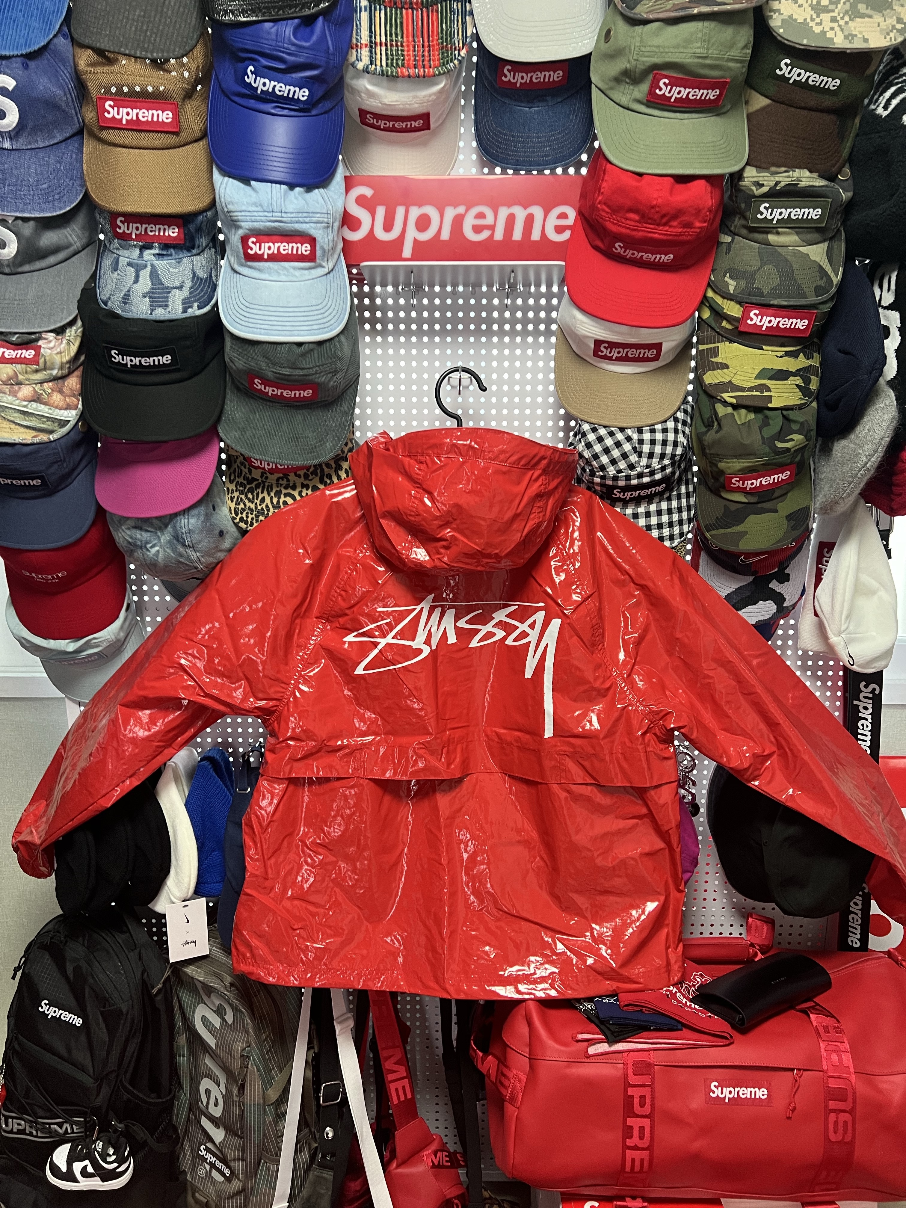 Stussy Beach Shell Coated Ripstop Red 착용 스타일 - 1