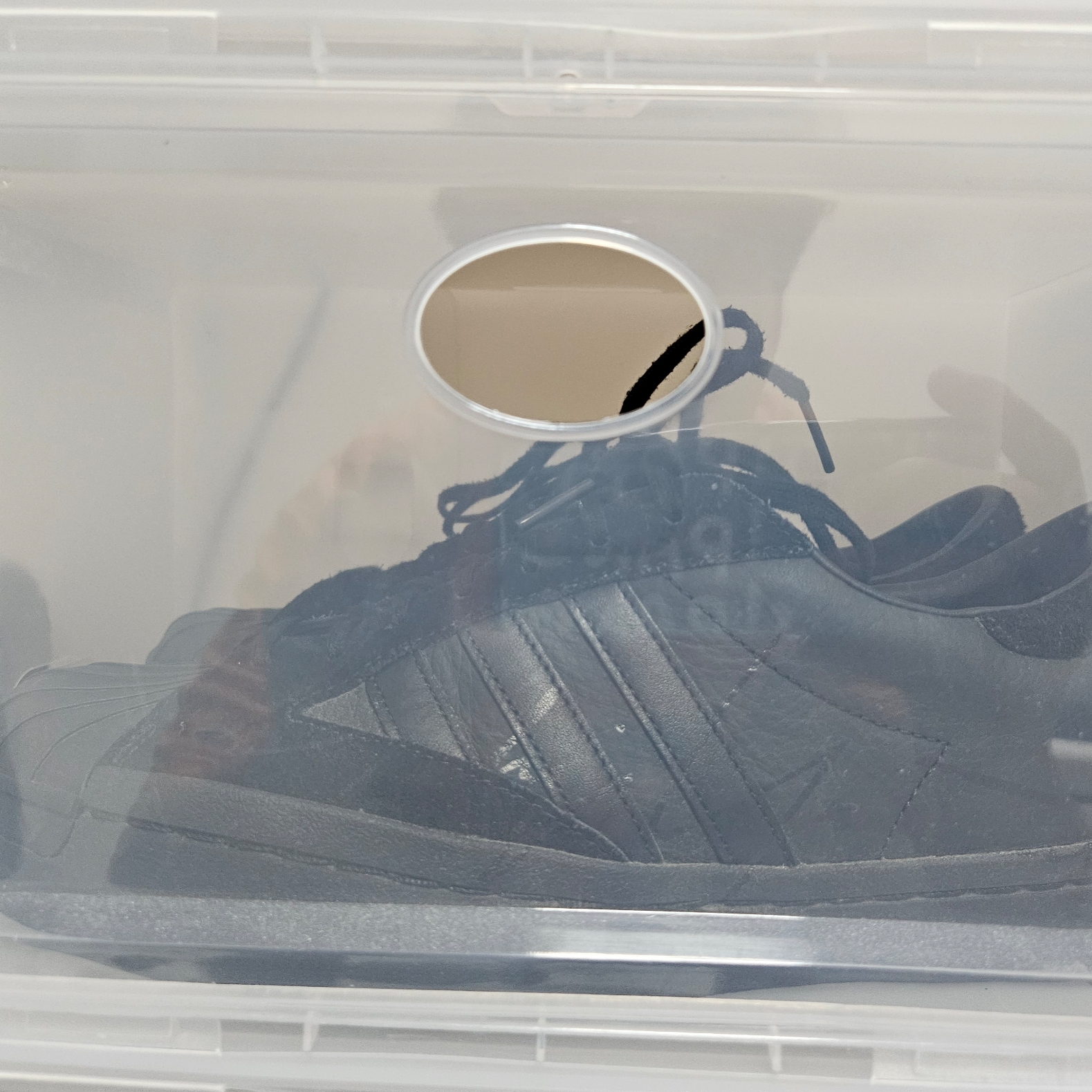 Y-3 Yohji Star Triple Black 착용 스타일