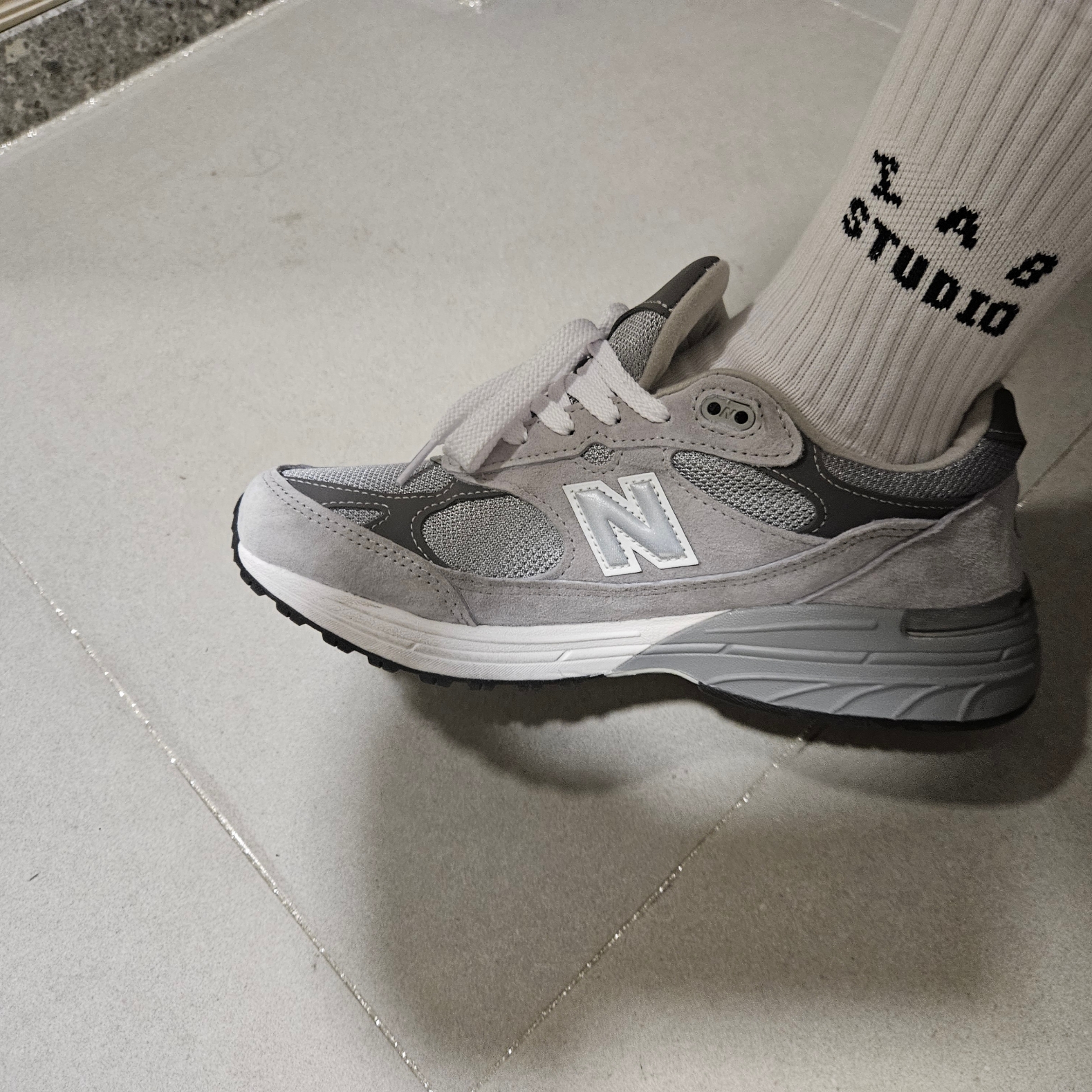 New Balance 993 Made in USA Grey - D Standard 착용 스타일 - 2