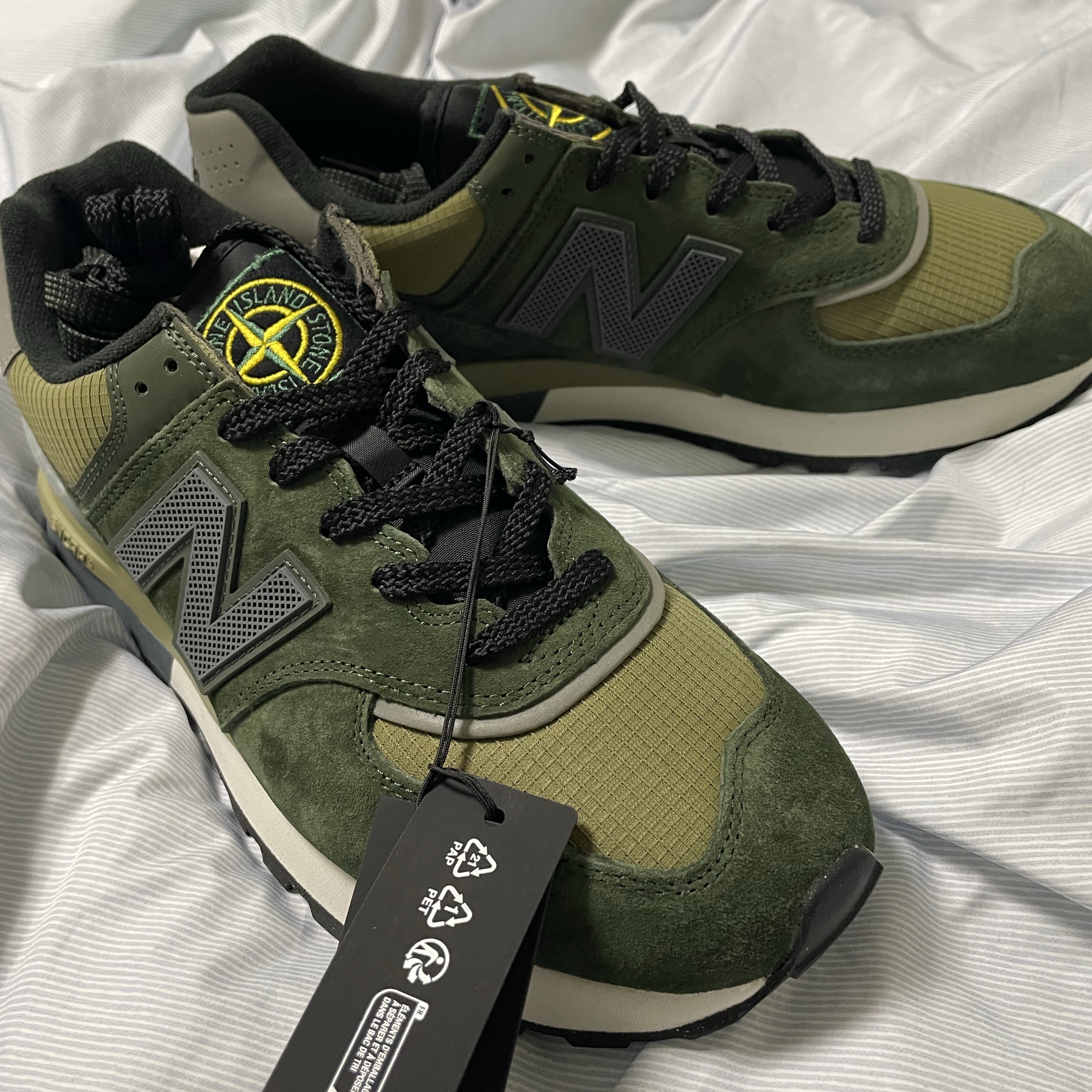 New Balance x Stone Island 574 Legacy Dark Green 착용 스타일 - 1