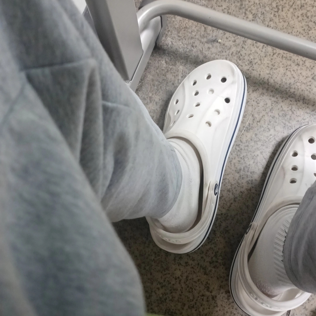 Crocs Bayaband Clog White Navy 착용 스타일
