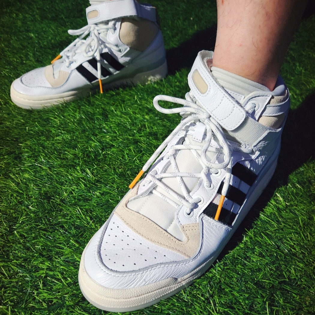Adidas x Beyonce Ivy Park Forum Mid White Mesa 착용 스타일 - 5