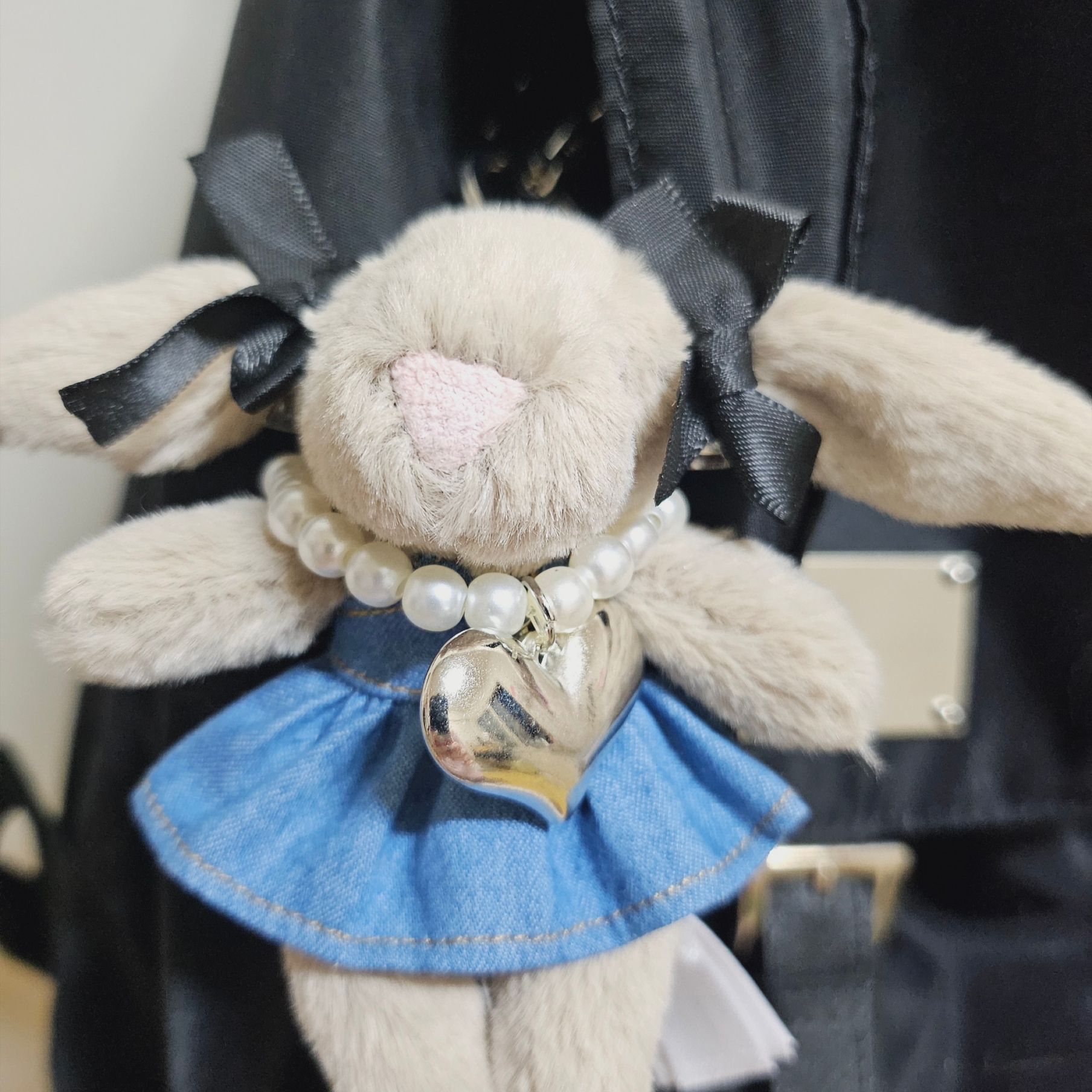 Jellycat Bashful Bunny Bag Charm Beige 착용 스타일