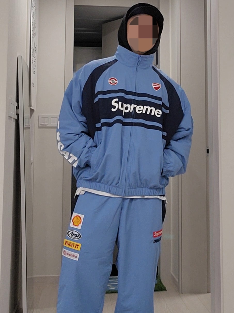 Supreme x Ducati Track Pants Light Blue - 24SS, Supreme x Ducati Track Jacket Light Blue - 24SS 착용 스타일 - 5