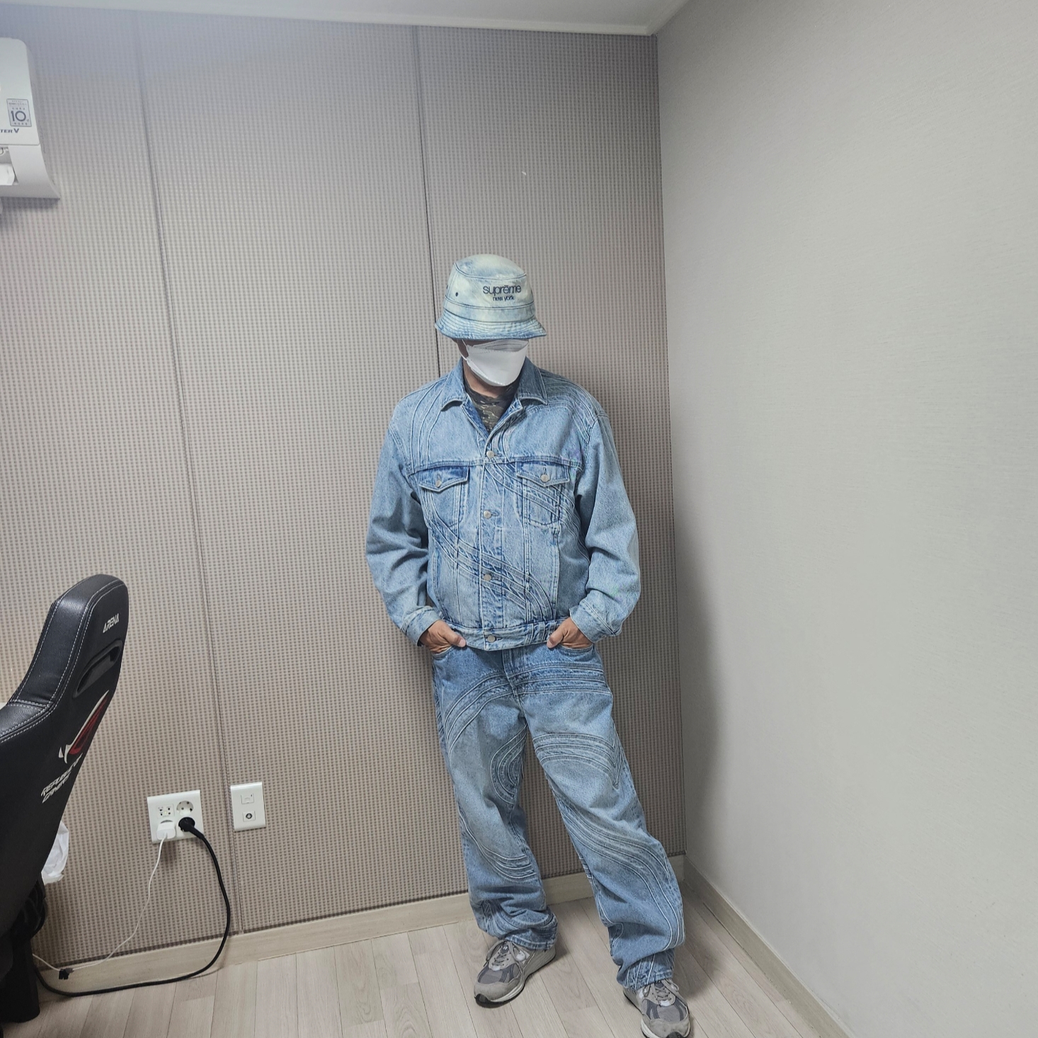 Supreme Frayed Logos Denim Camp Cap Blue - 21SS, Supreme S Logo Loose Fit Jean Washed Blue - 24SS 착용 스타일 - 7