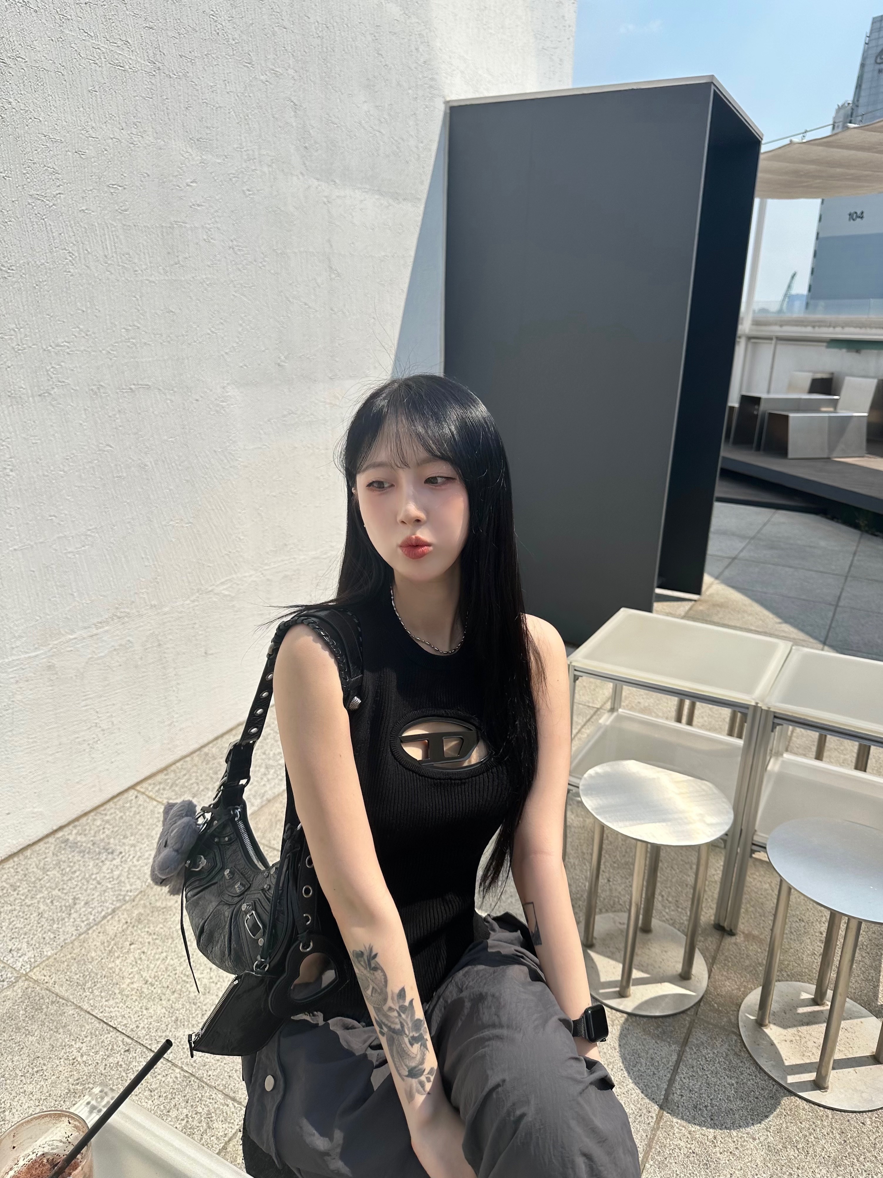 Balenciaga Arena Lambskin Le Cagole XS Shoulder Bag Black, (W) Diesel M-Onerva-Top Cut-Out Knit Top with Logo Plaque Silver Black 착용 스타일