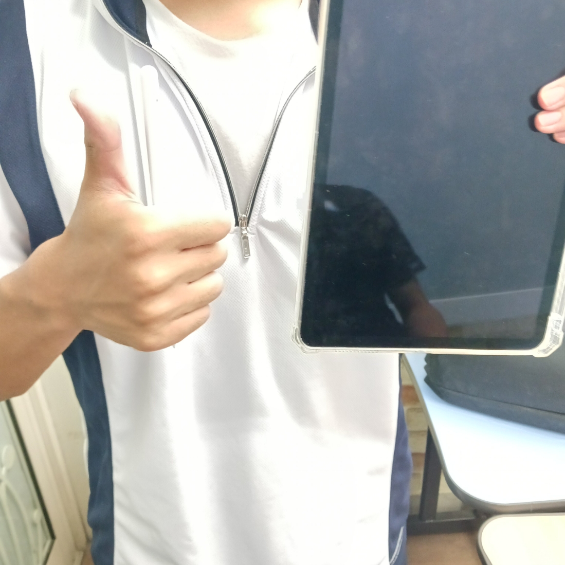Apple iPad Air 5th Gen Wifi 64GB Space Gray (Korean Ver.) 착용 스타일