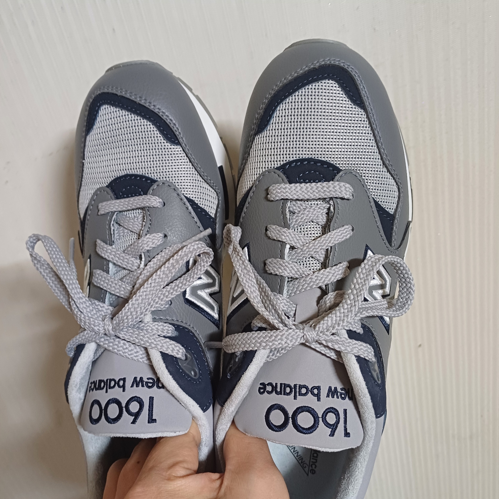 New Balance 1600 Legacy Grey 착용 스타일 - 3