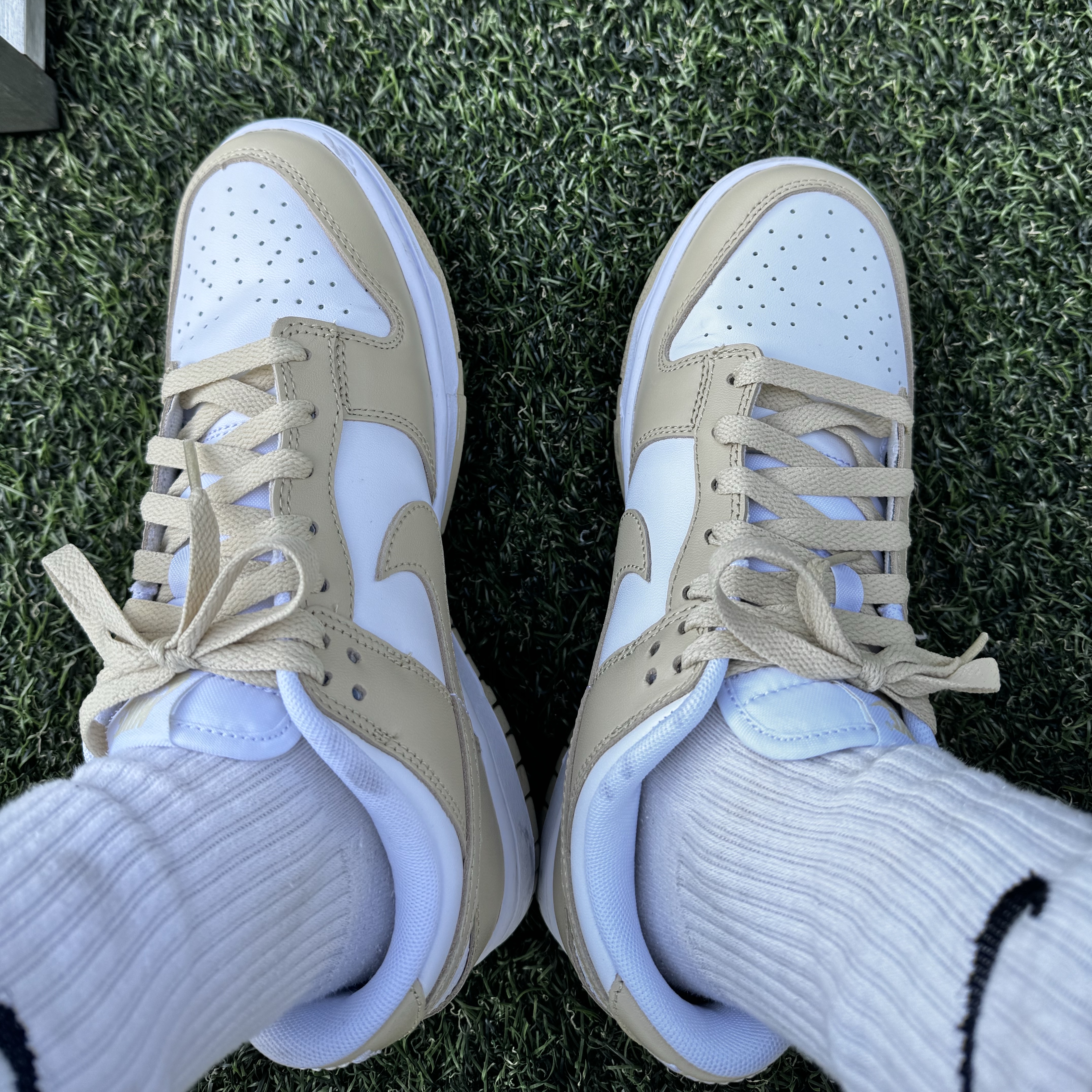 Nike Dunk Low Team Gold and White 착용 스타일