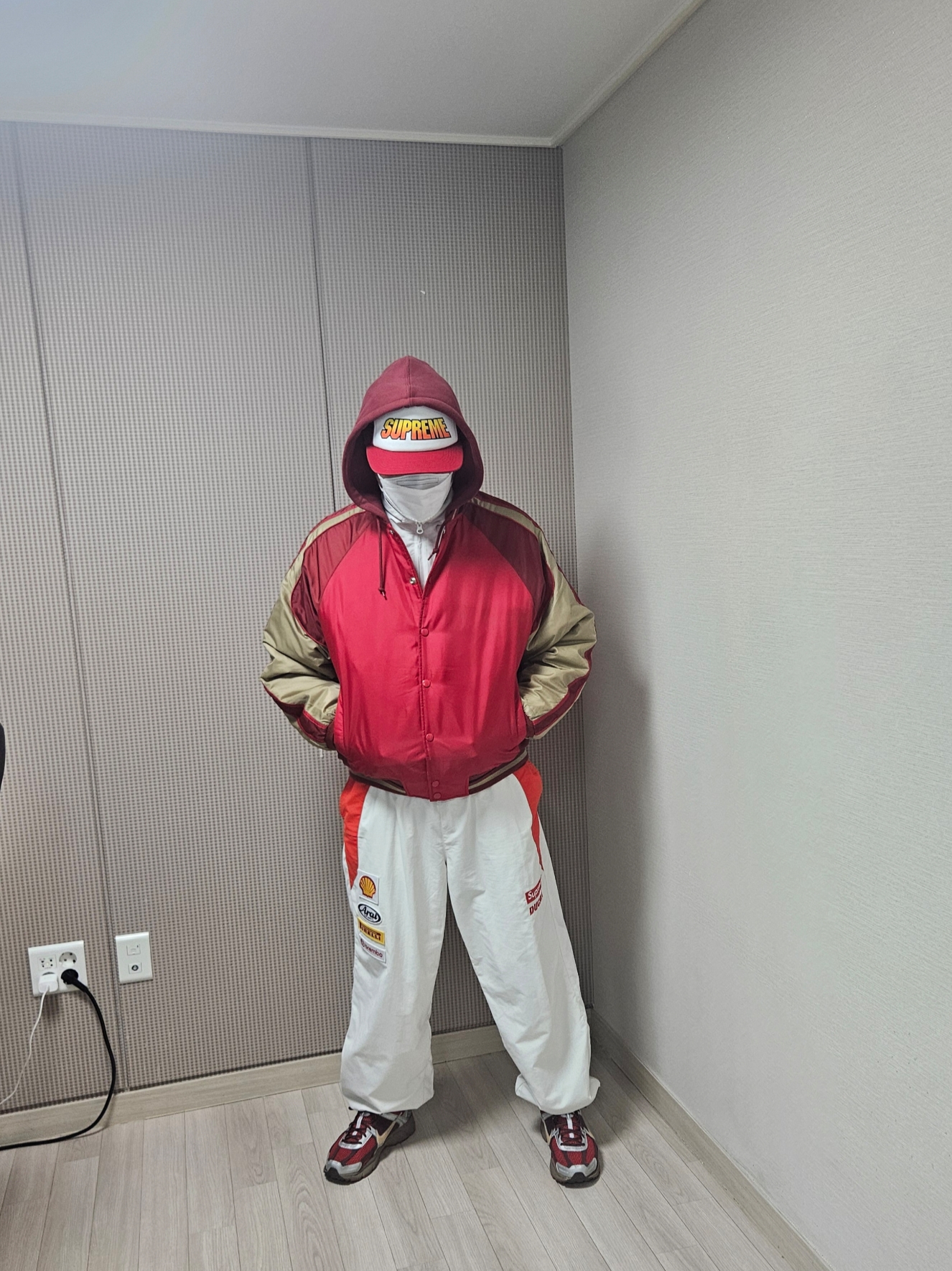 Supreme Hooded Stadium Jacket Red - 24SS, Supreme S Logo Loose Fit Jean Washed Blue - 24SS 착용 스타일 - 2