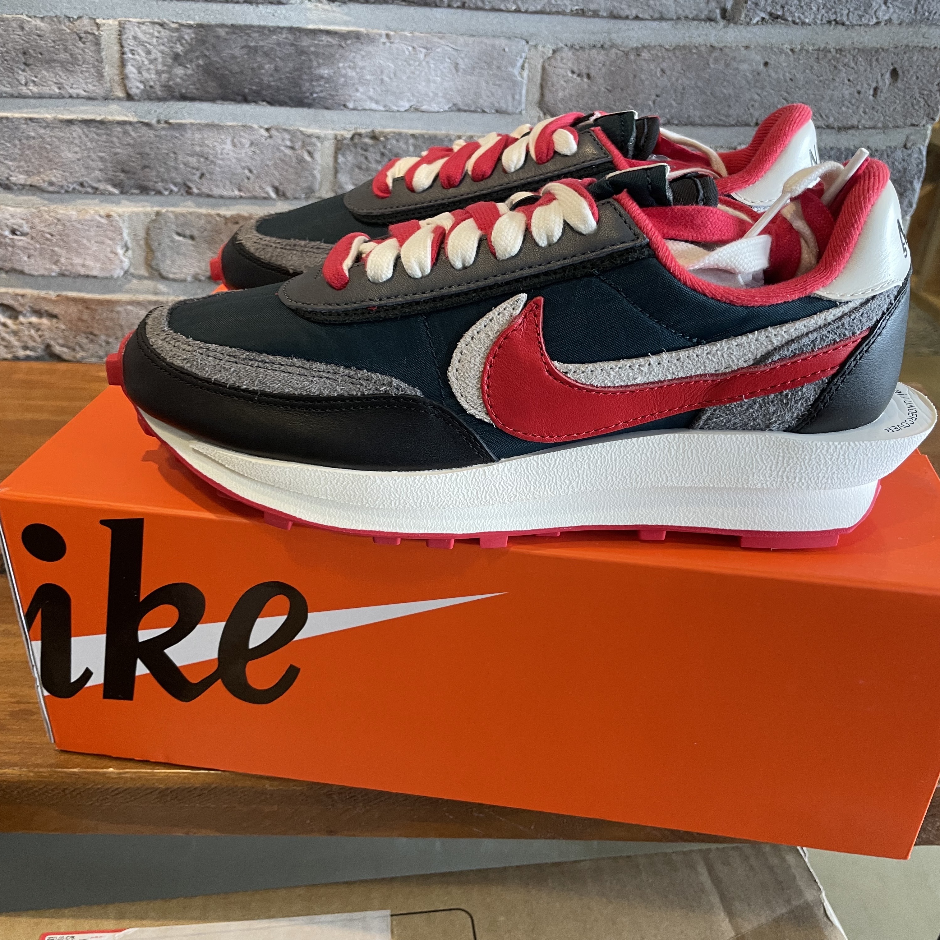 Nike x Sacai x Undercover LDWaffle Midnight Spruce University Red 착용 스타일