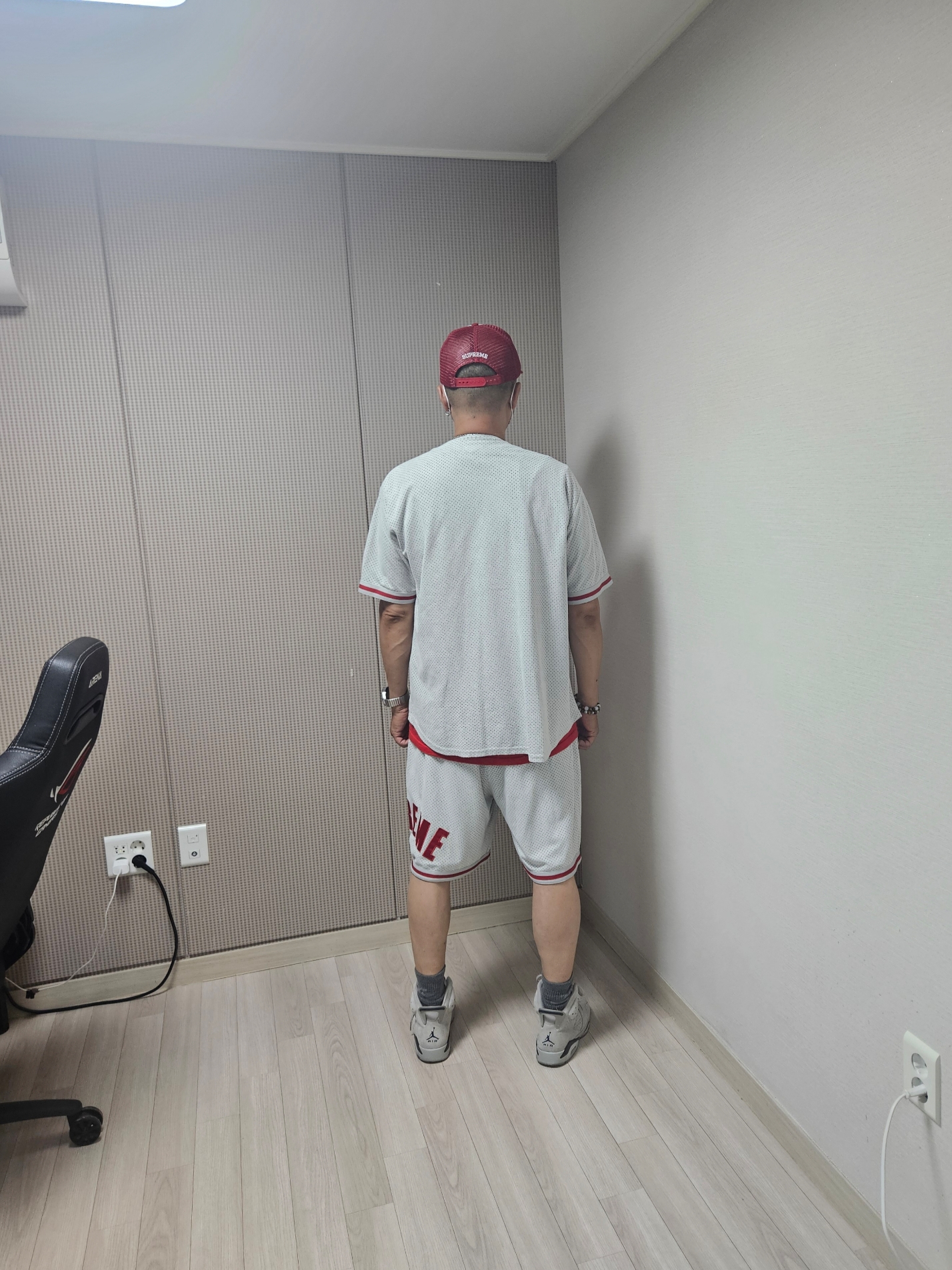 Supreme Ultrasuede Mesh Baseball Jersey Grey - 24SS, Supreme Ultrasuede Mesh Short Grey - 24SS 착용 스타일 - 4