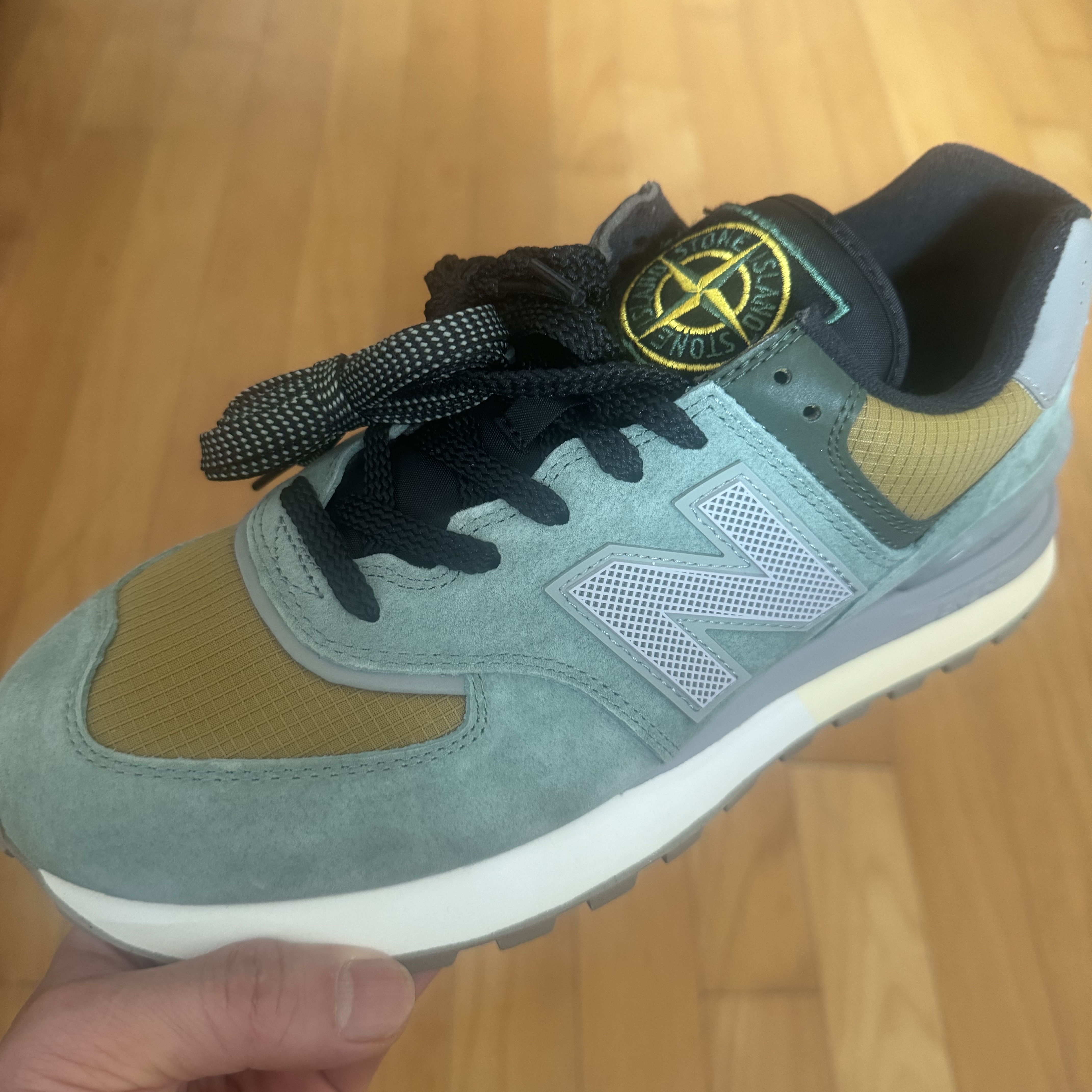 New Balance x Stone Island 574 Legacy Light Green 착용 스타일 - 1
