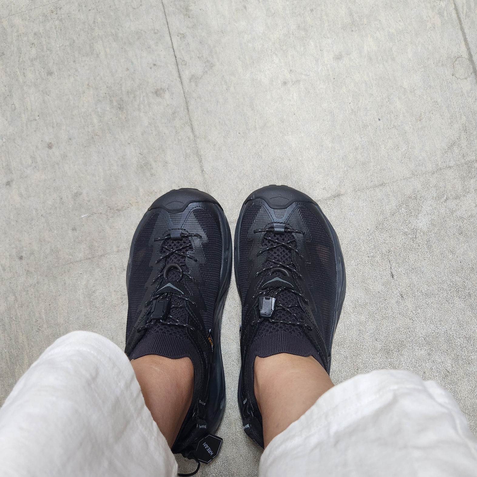 (W) Hoka Hopara 2 Black 착용 스타일