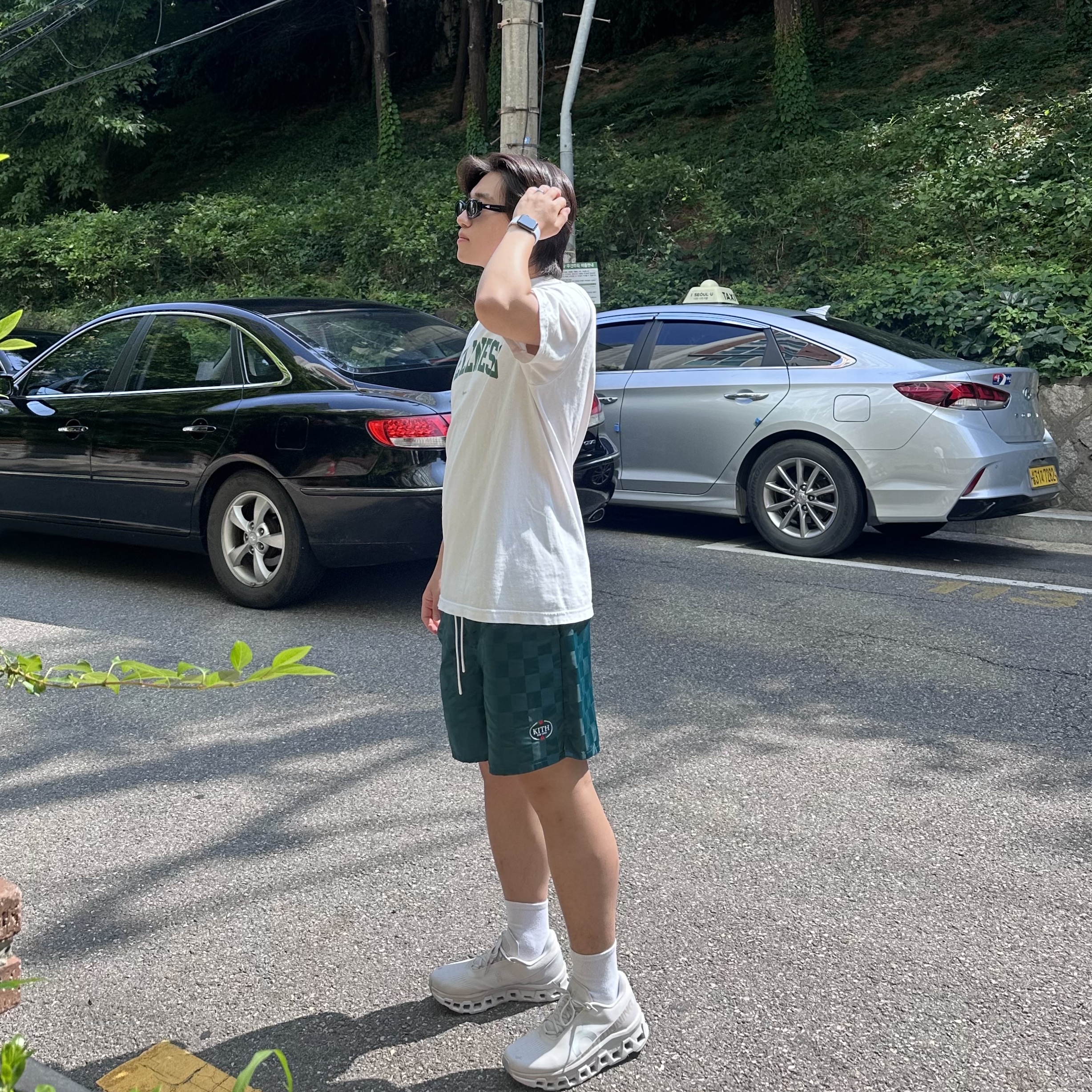 On Running Cloudmonster 2 Sand Frost, Apple Watch SE 40mm GPS Midnight Aluminum Case with Sport Band Midnight (Korean Ver.) 착용 스타일