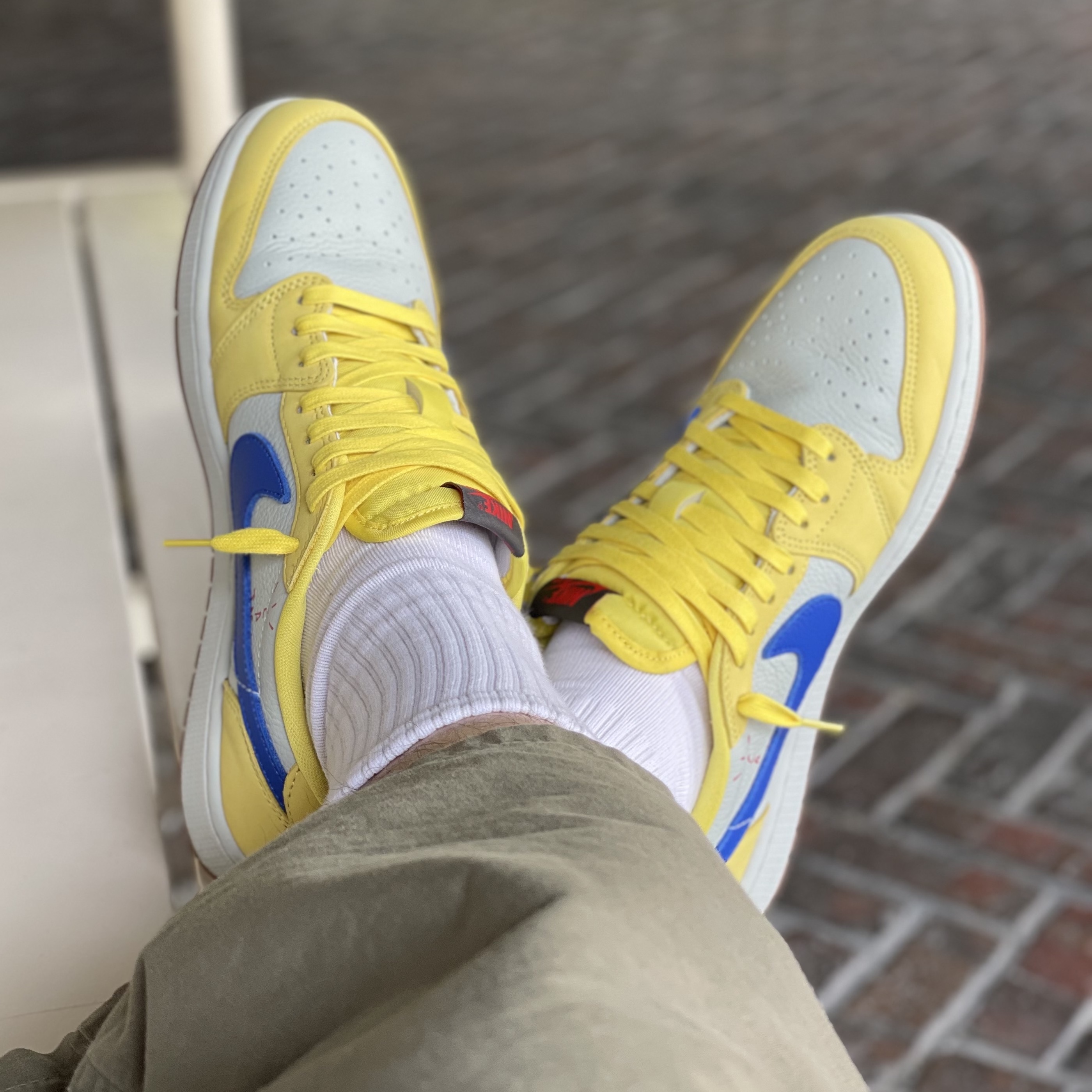 (W) Jordan 1 x Travis Scott Retro Low OG SP Canary 착용 스타일