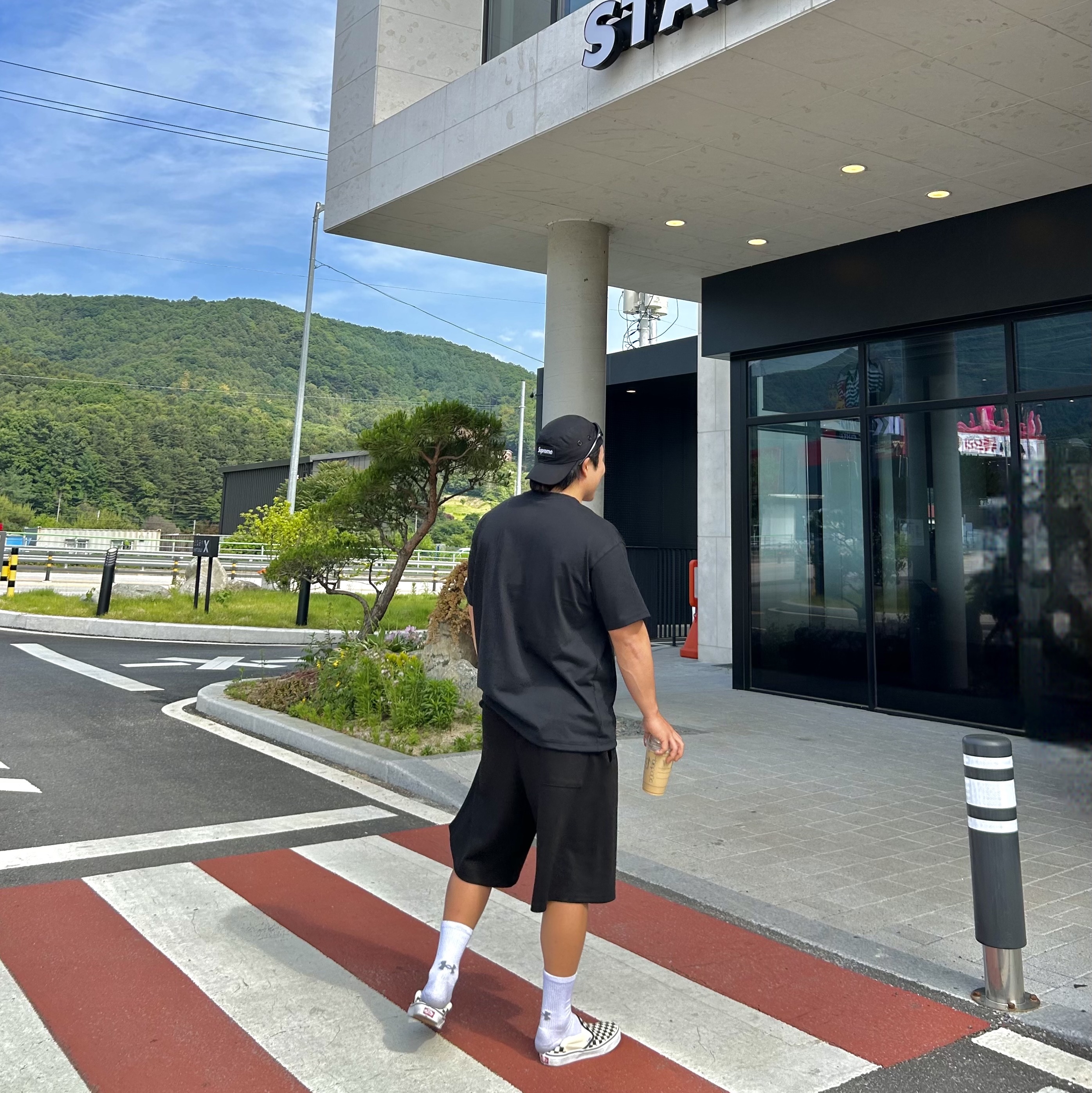 Nike ACG HBR Short Sleeve T-Shirt Black - US/EU, Vans Slip-On Checkerboard 착용 스타일 - 2