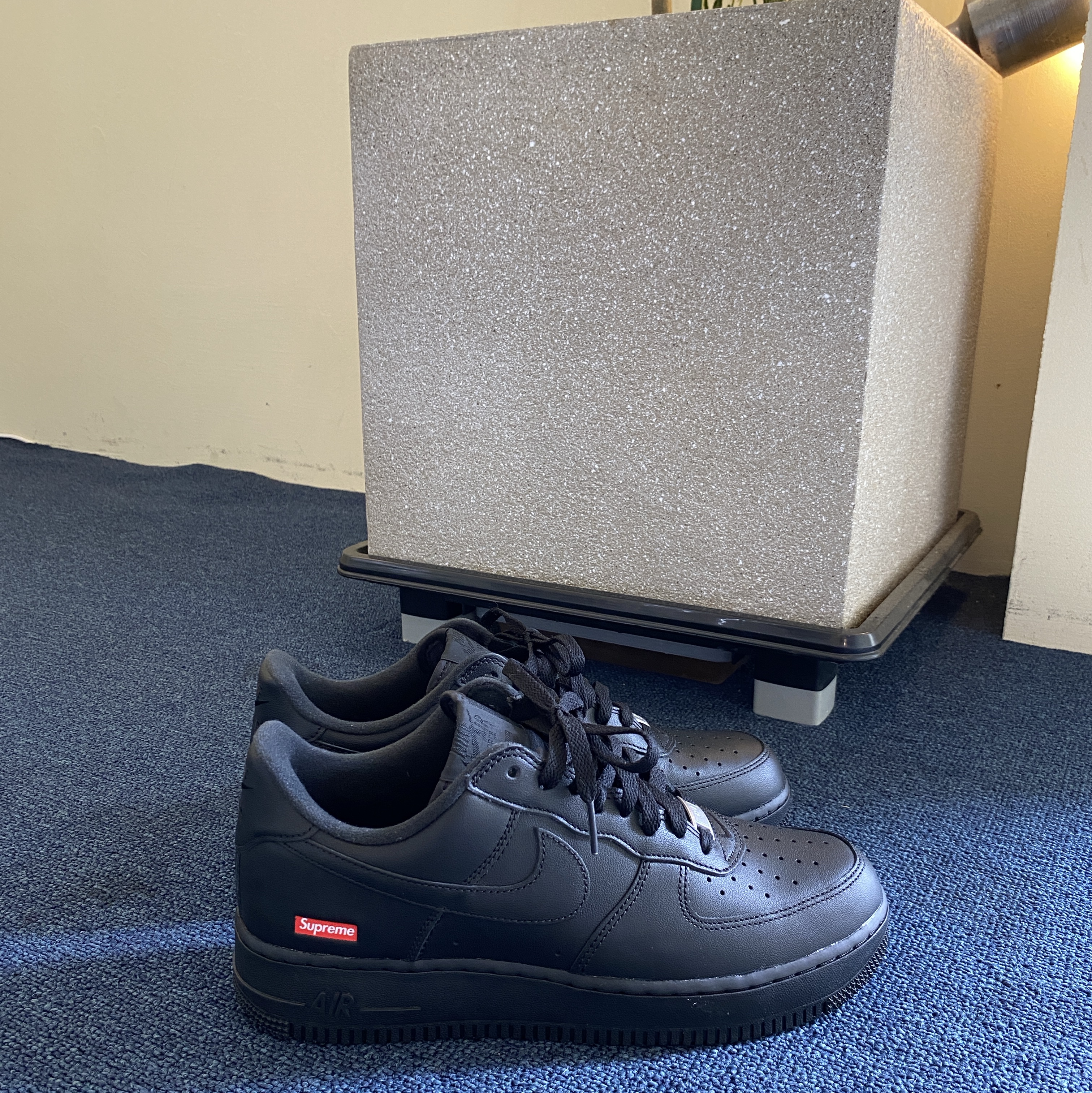 Nike x Supreme Air Force 1 Low Black 착용 스타일
