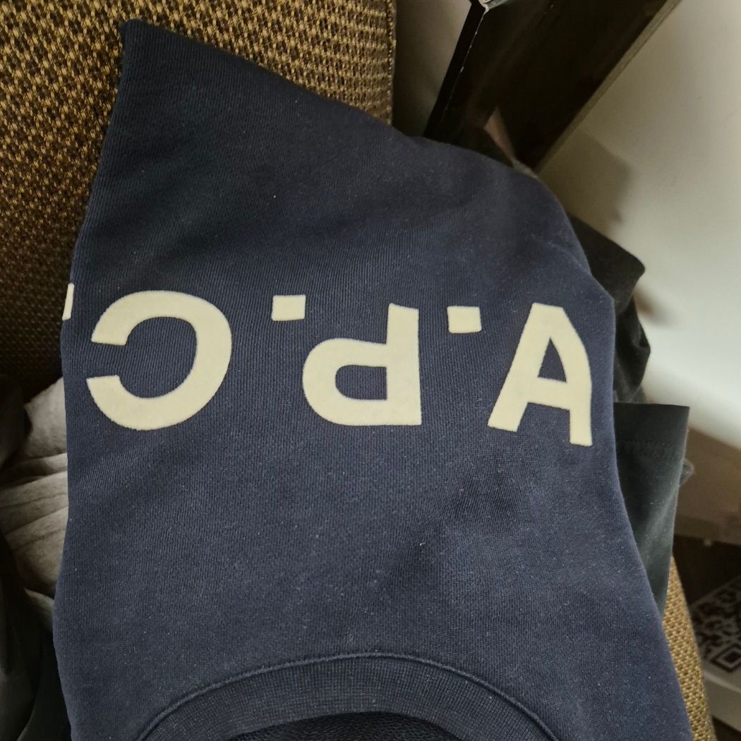 (W) A.P.C. VPC T-Shirt Dark Navy 착용 스타일