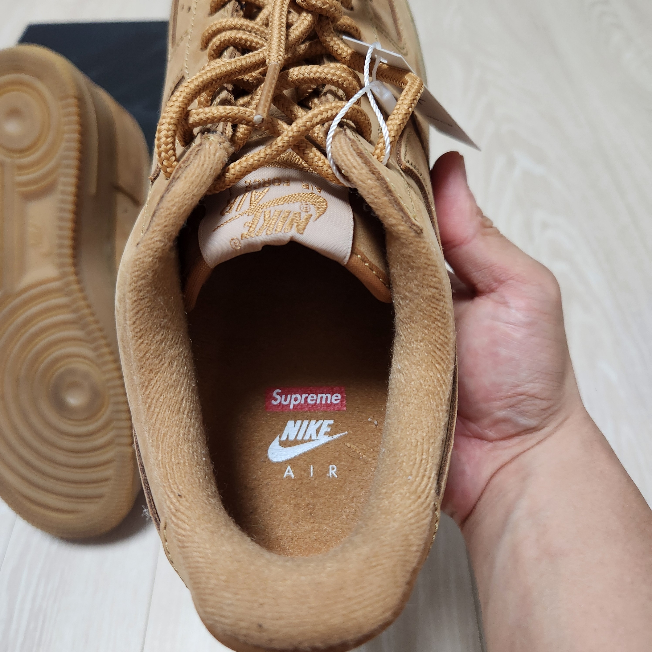 Nike x Supreme Air Force 1 Low Flax, Nike x Supreme Air Force 1 Low Black 착용 스타일 - 7