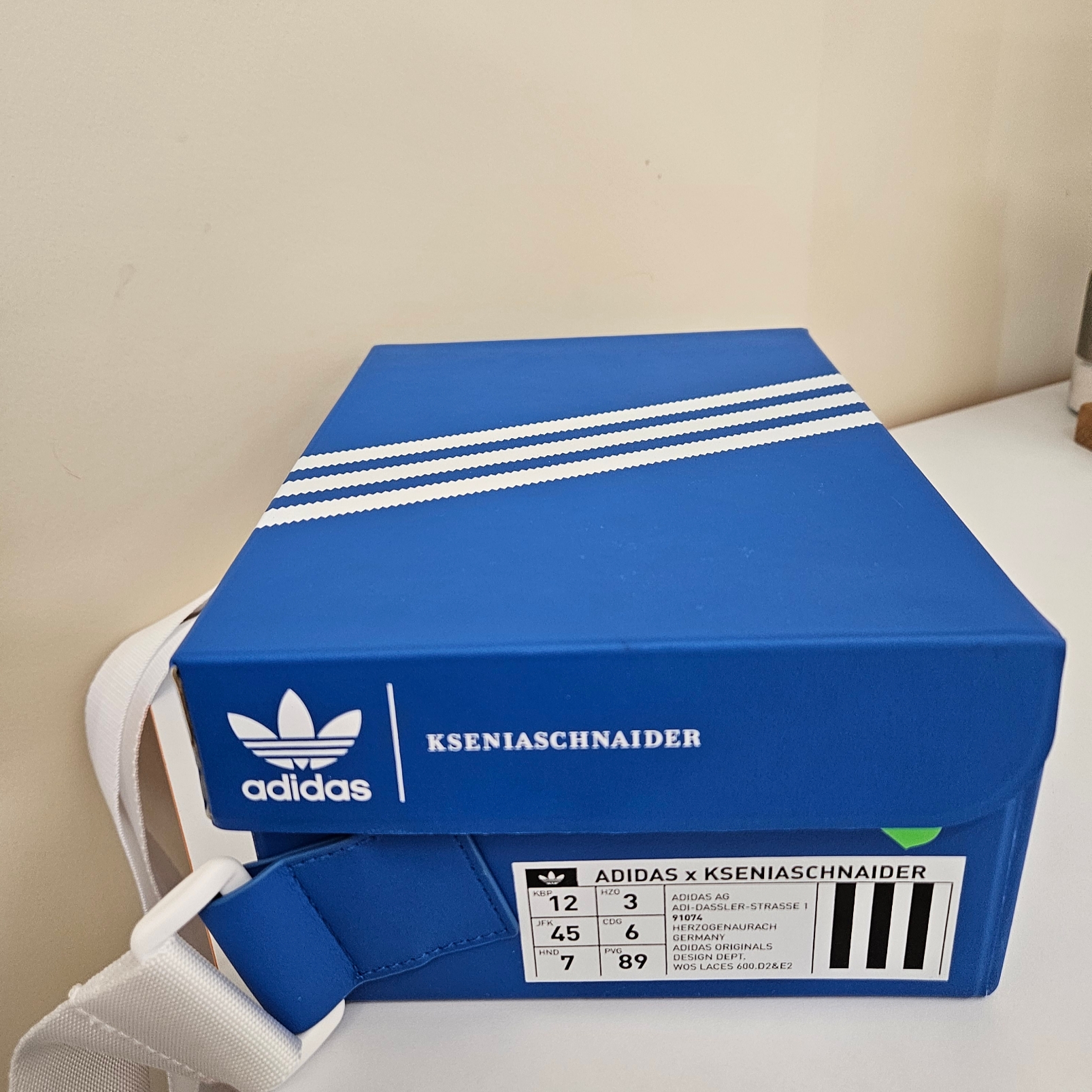 Adidas x Kseniaschnaider Shoebox Bag Blue Bird 착용 스타일 - 2