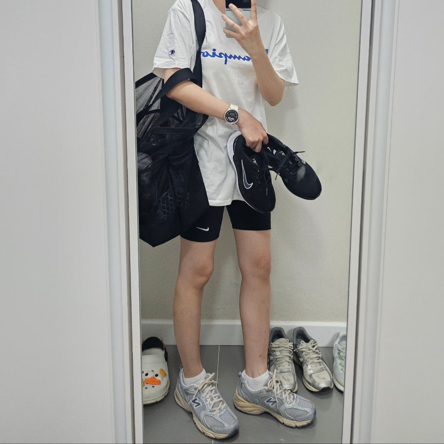 New Balance 530 Vintage Metallic Silver, (W) Nike Air Winflo 9 Black White 착용 스타일