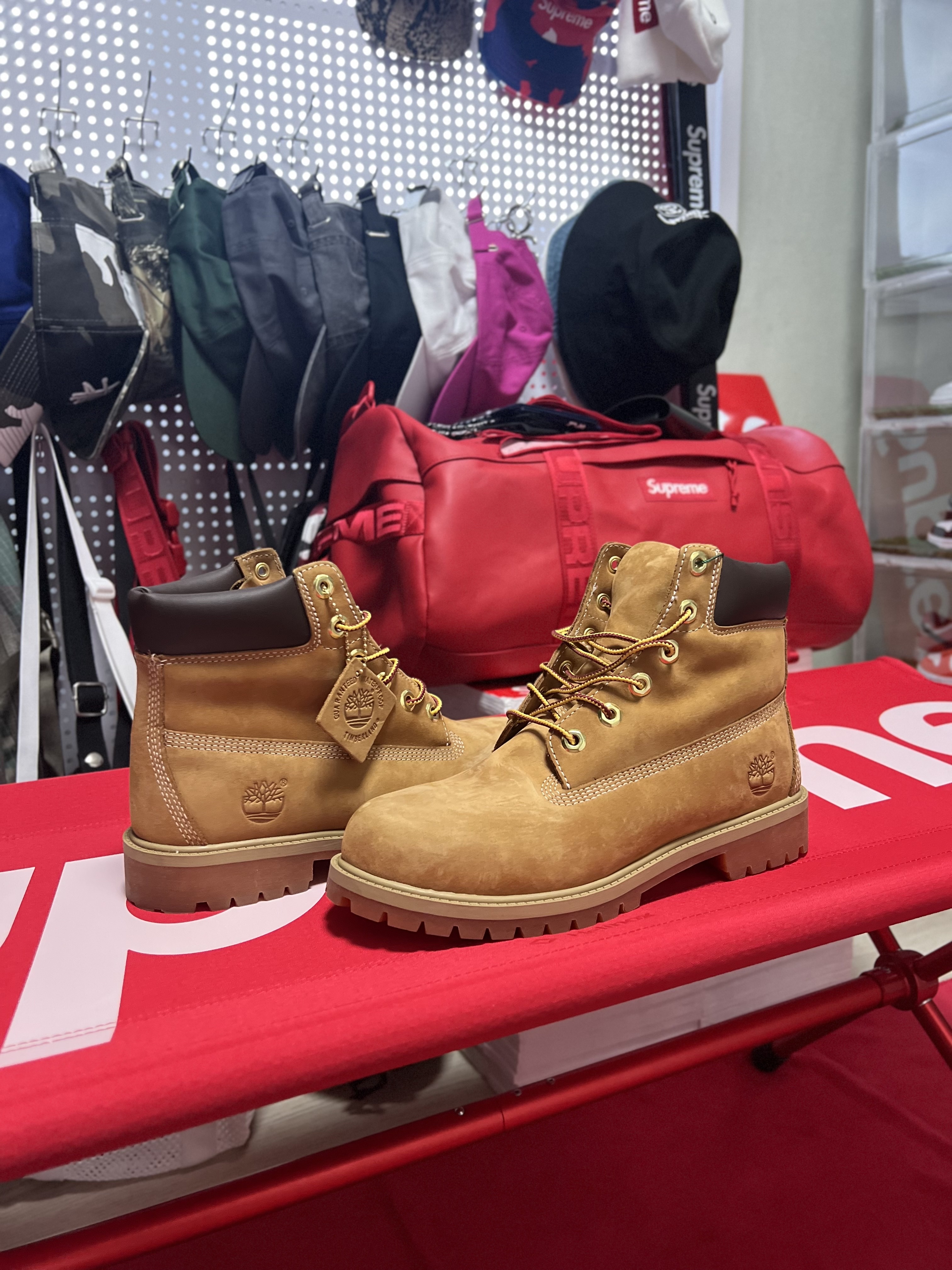 (W) Timberland 6 Inch Premium Waterproof Boot Wheat Nubuck - Wide 착용 스타일