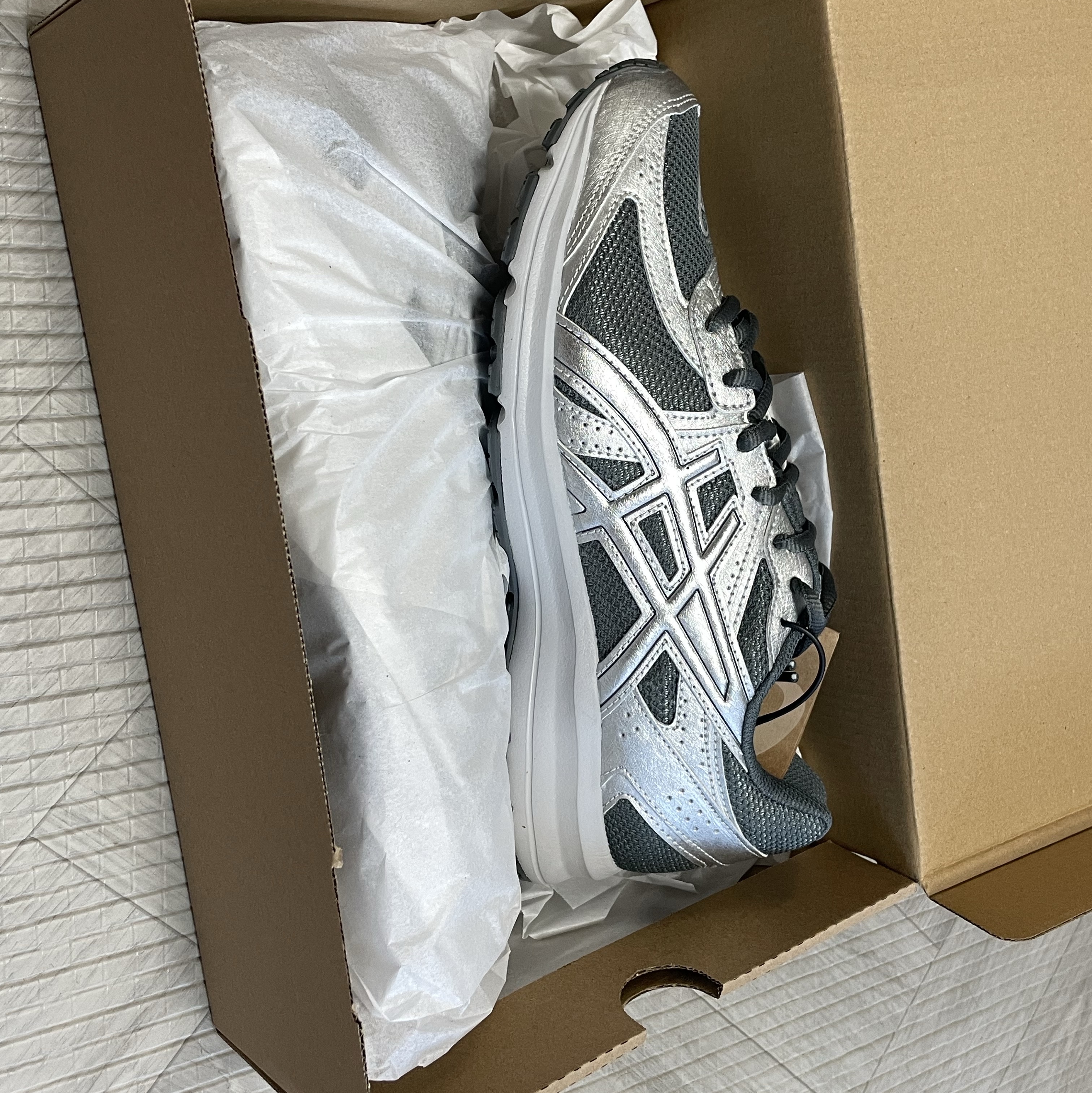 Asics Jog 100 S SMU Sheet Rock Pure Silver - 2E Wide 착용 스타일