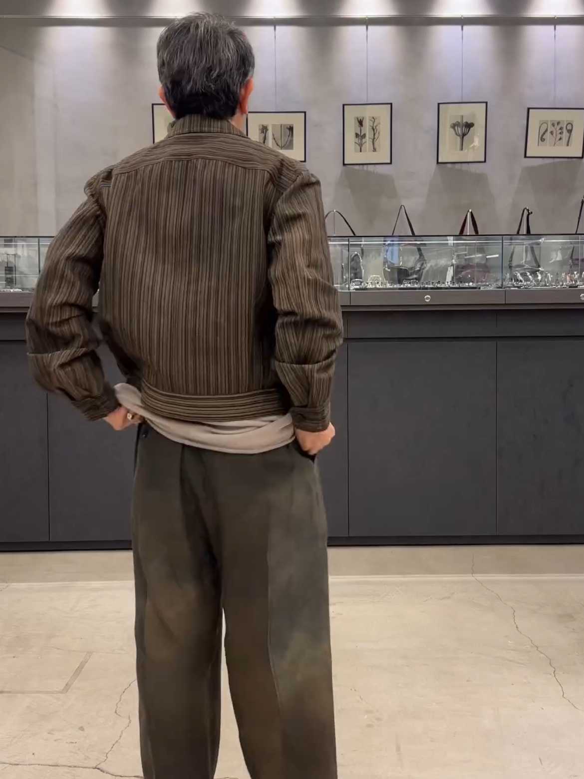 Ziggy Chen Cropped Wrinkle Pleats Jacket Brown 착용 스타일 - 2