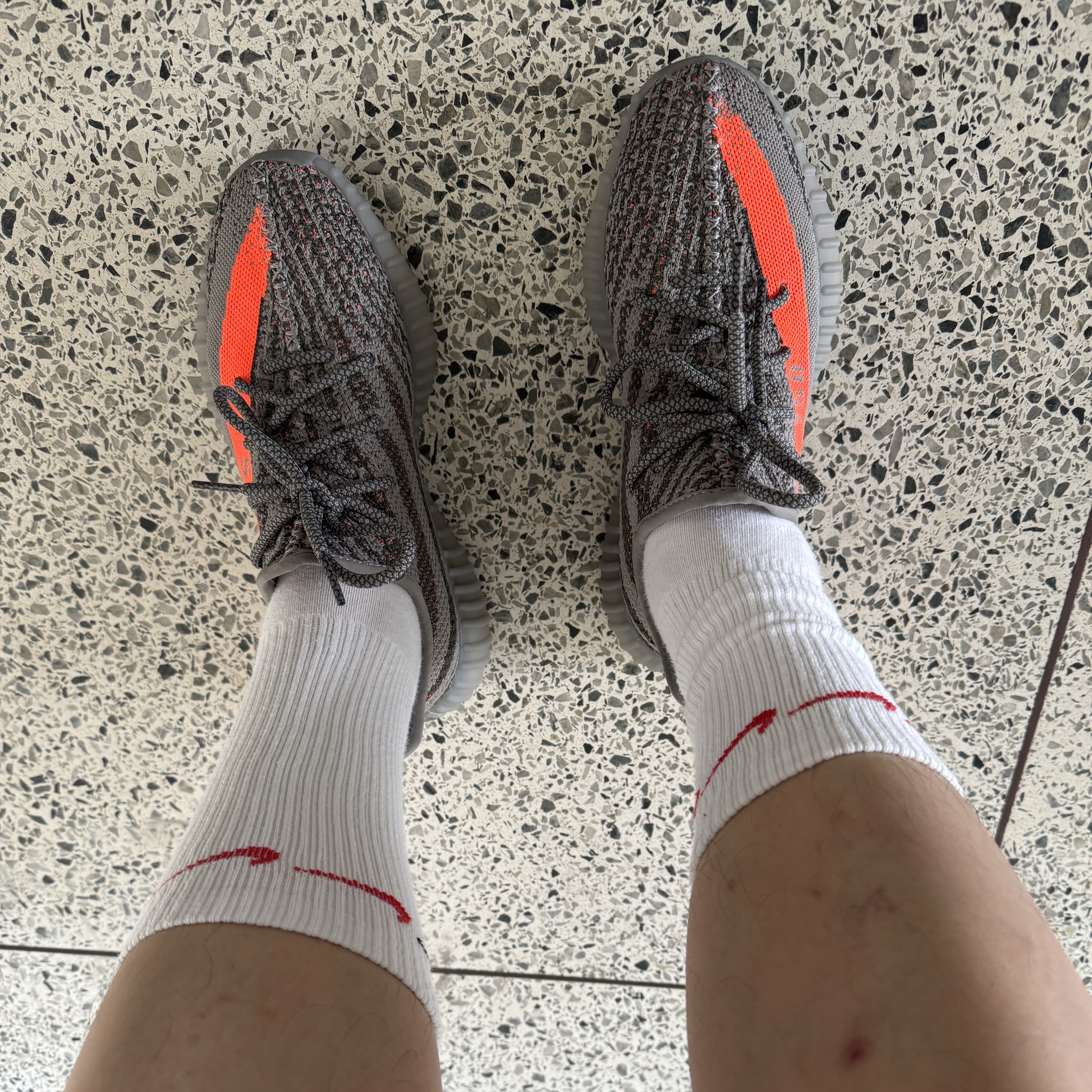 Adidas Yeezy Boost 350 V2 Beluga - Reflective 착용 스타일