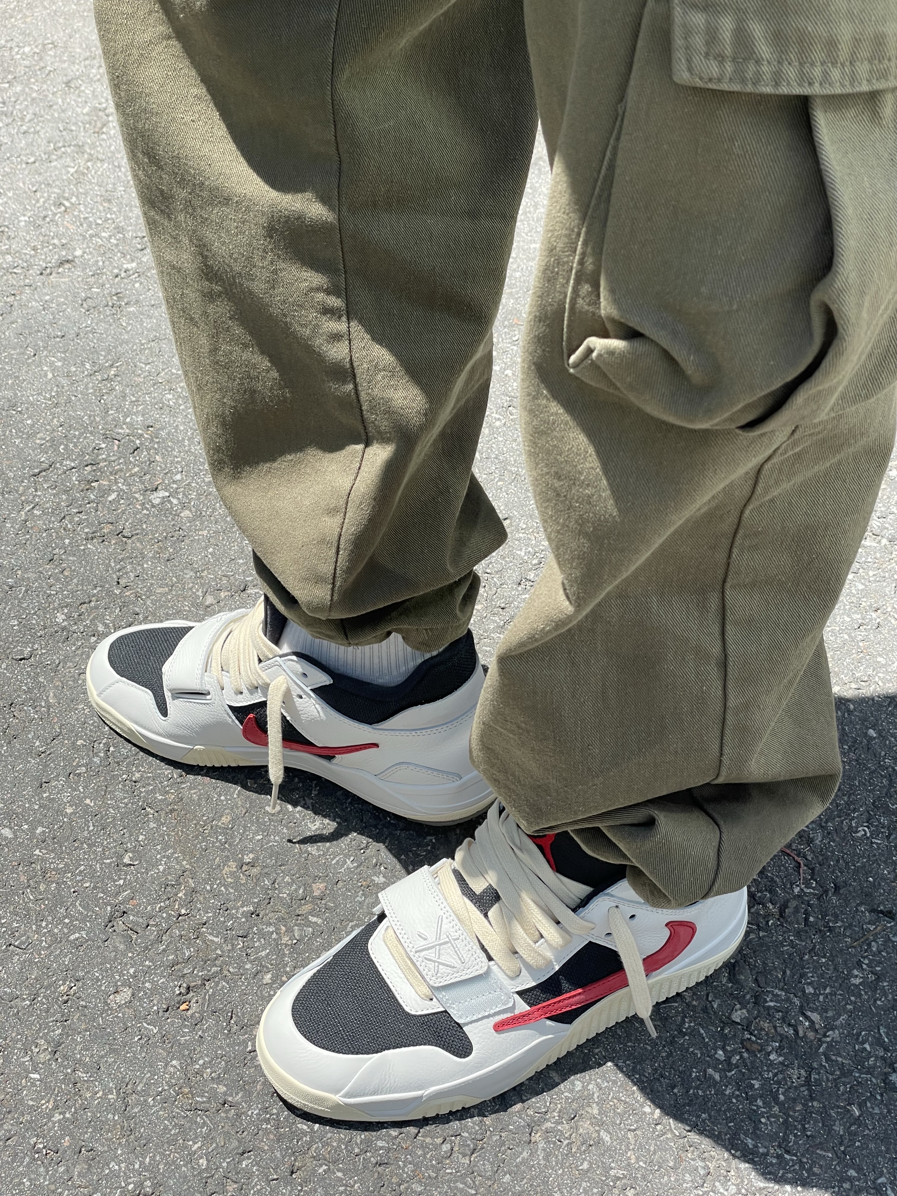 Jordan x Travis Scott Jumpman Jack TR University Red 착용 스타일 - 3