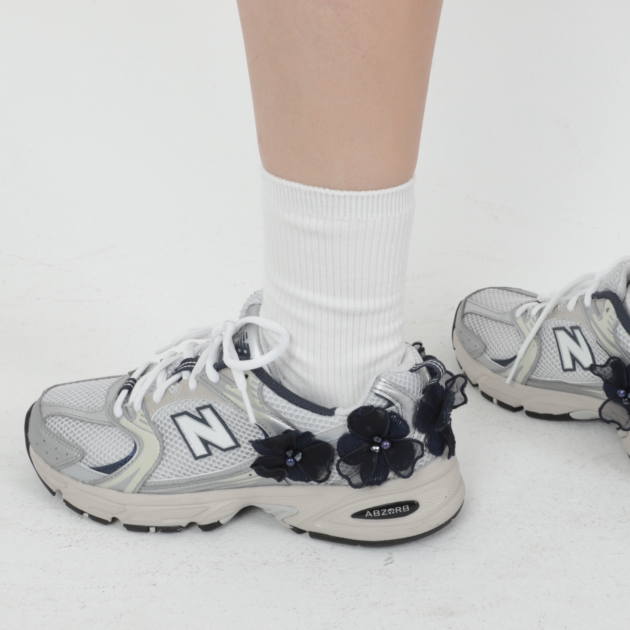 New Balance 530 Steel Grey 착용 스타일 - 1