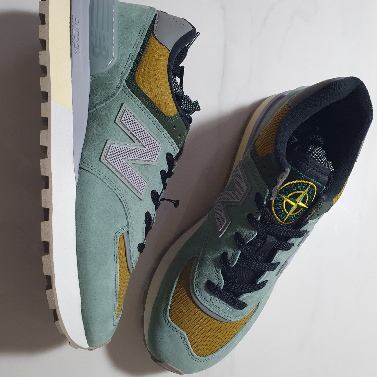 New Balance x Stone Island 574 Legacy Light Green 착용 스타일 - 3