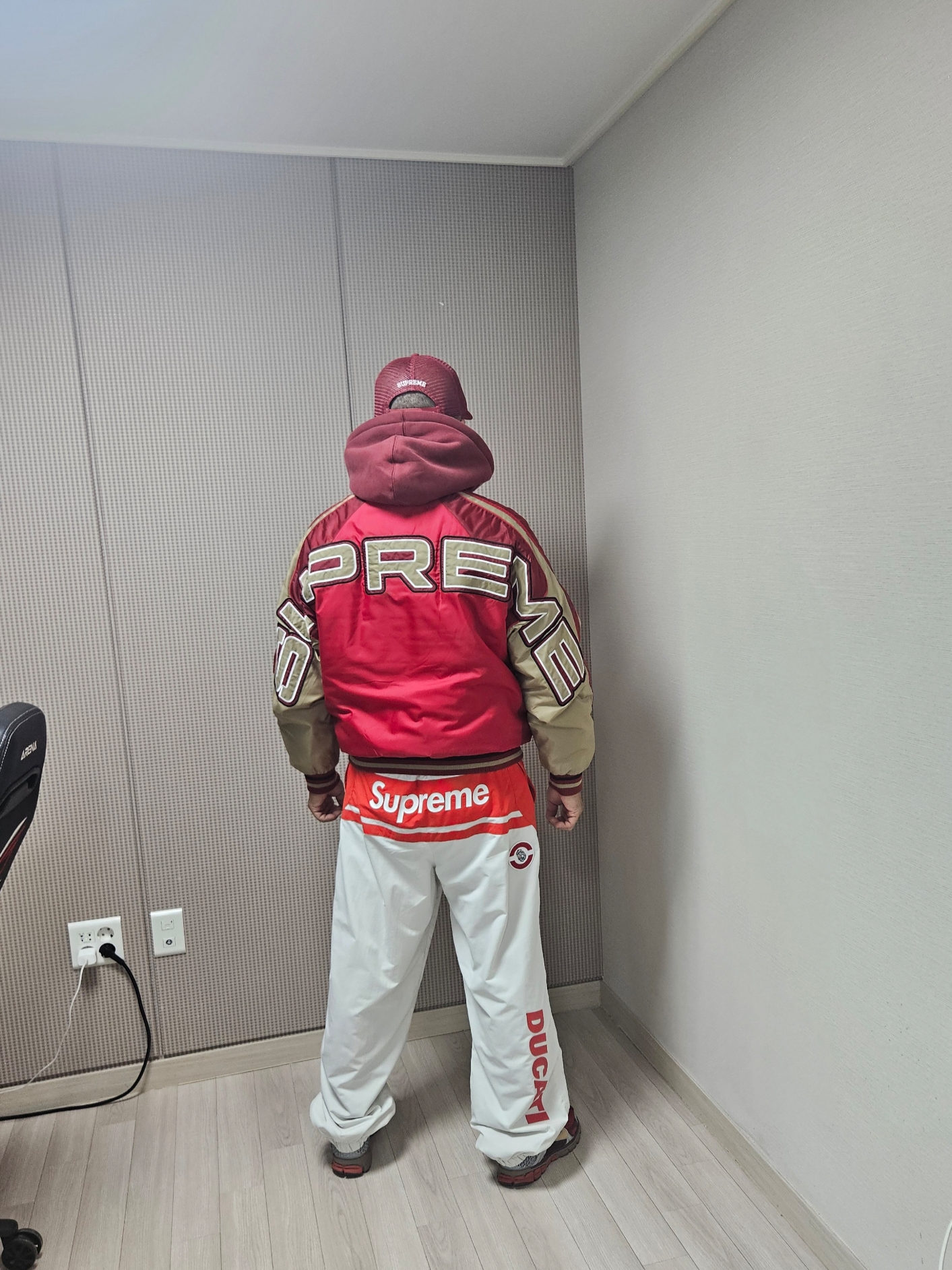 Supreme Hooded Stadium Jacket Red - 24SS, Supreme S Logo Loose Fit Jean Washed Blue - 24SS 착용 스타일 - 4