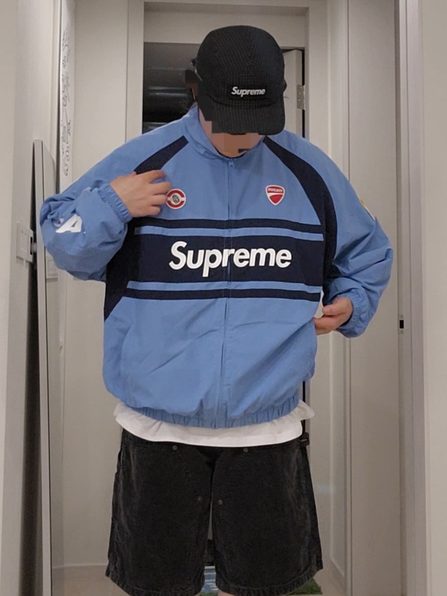Supreme x Ducati Track Jacket Light Blue - 24SS, Supreme Washed Corduroy Double Knee Painter Short Black - 24SS 착용 스타일 - 4