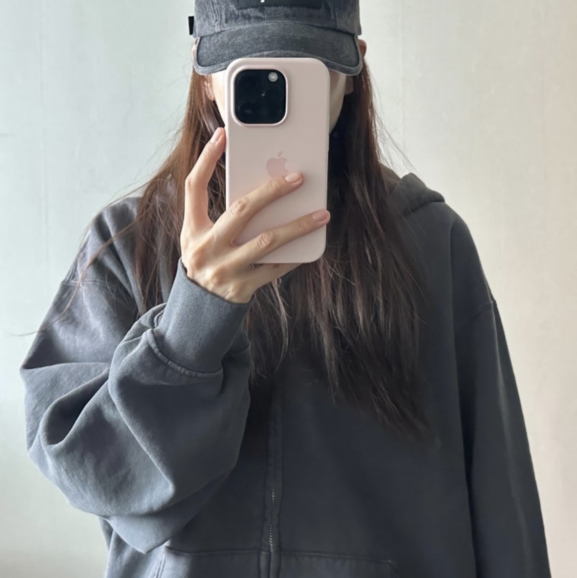 Supreme Denim Camp Cap Black - 24SS, Supreme Overdyed Small Box Zip Up Hooded Sweatshirt Black - 24SS 착용 스타일 - 2