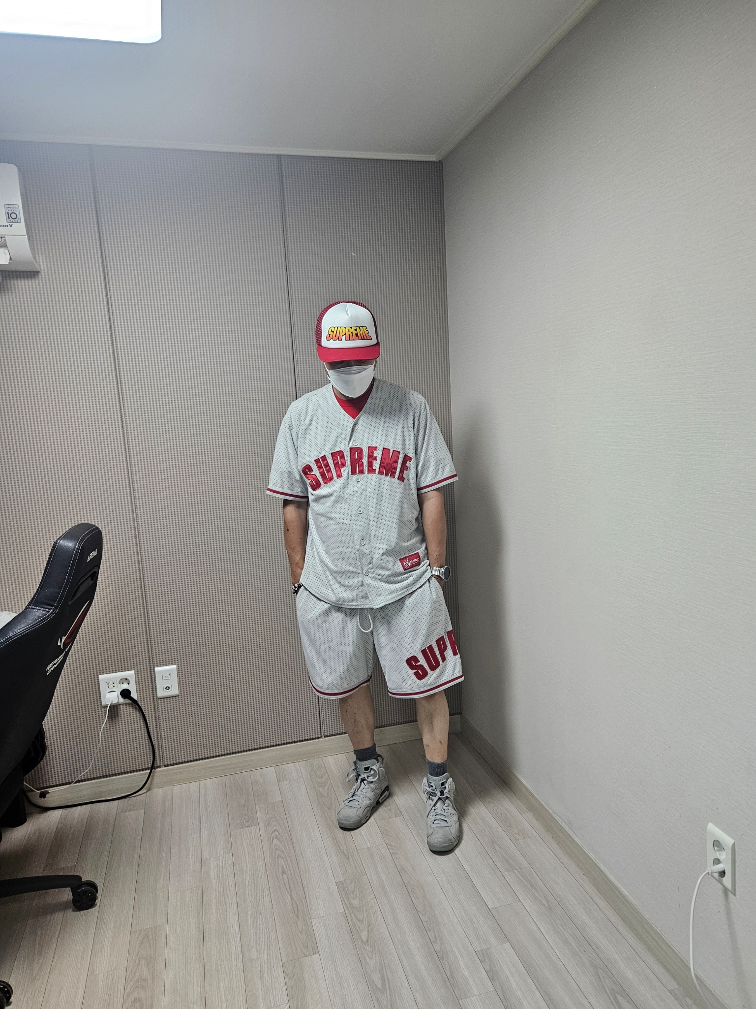 Supreme Ultrasuede Mesh Baseball Jersey Grey - 24SS, Supreme Ultrasuede Mesh Short Grey - 24SS 착용 스타일 - 1
