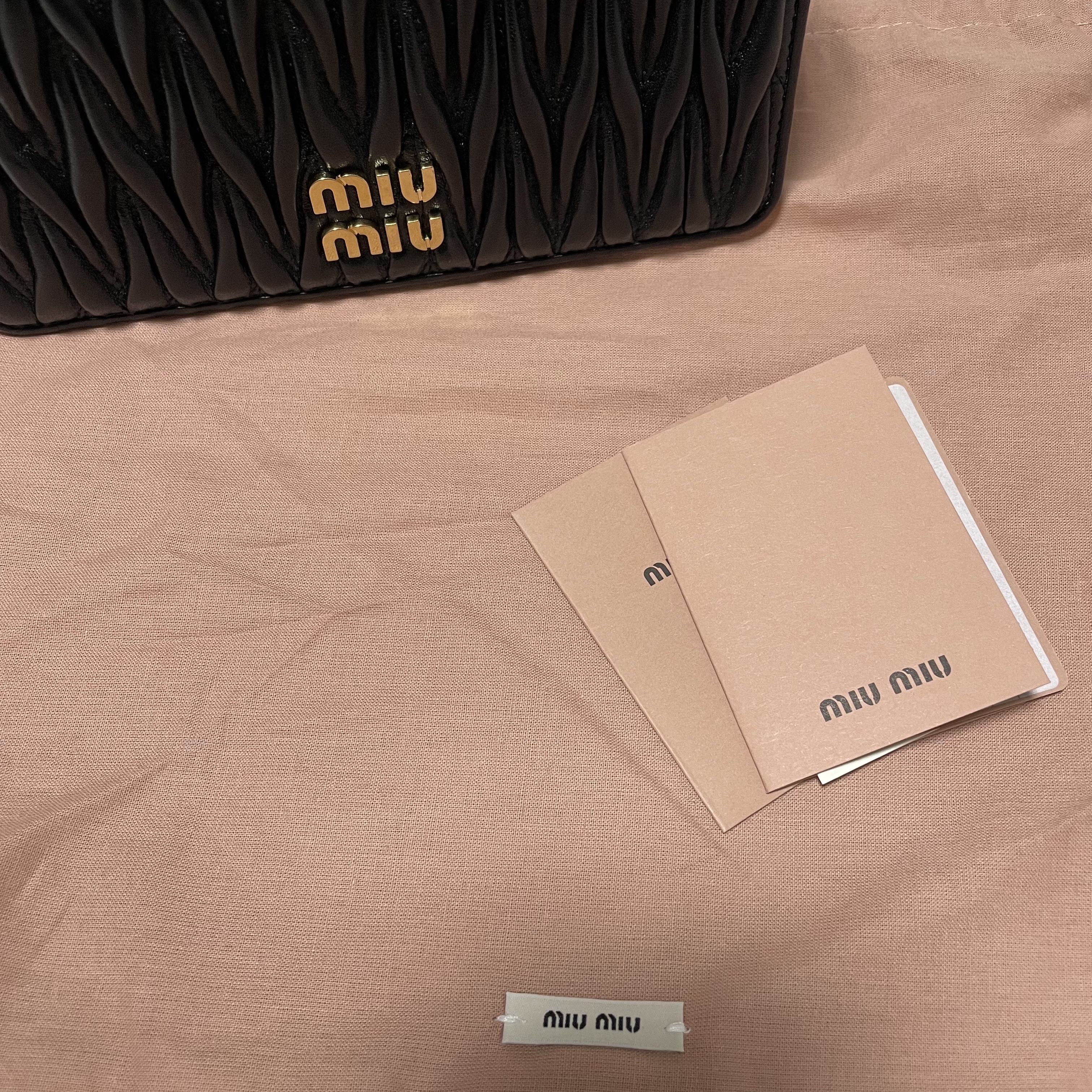 Miu Miu Matelasse Nappa Leather Mini Bag Black 착용 스타일