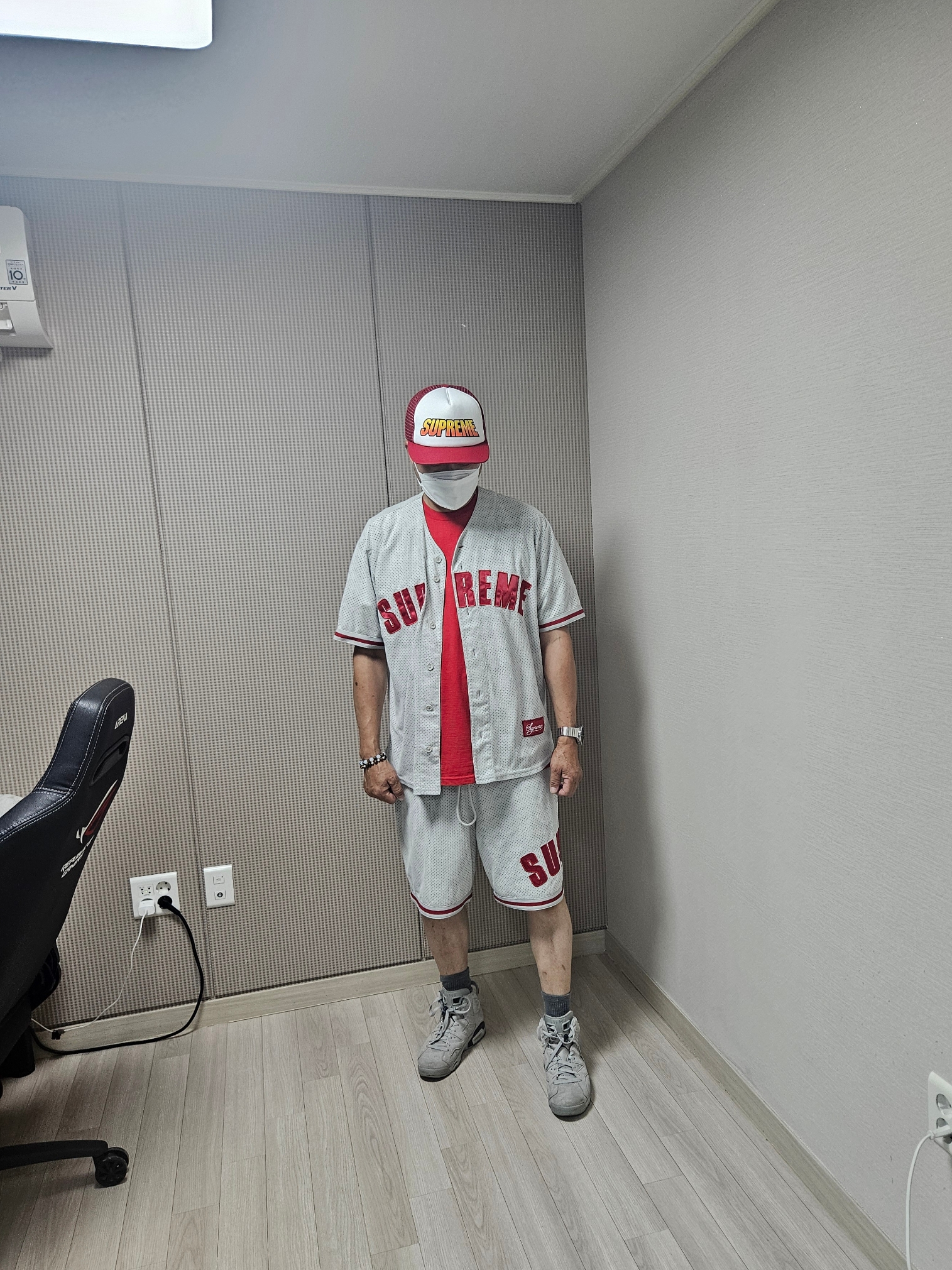 Supreme Ultrasuede Mesh Baseball Jersey Grey - 24SS, Supreme Ultrasuede Mesh Short Grey - 24SS 착용 스타일 - 5