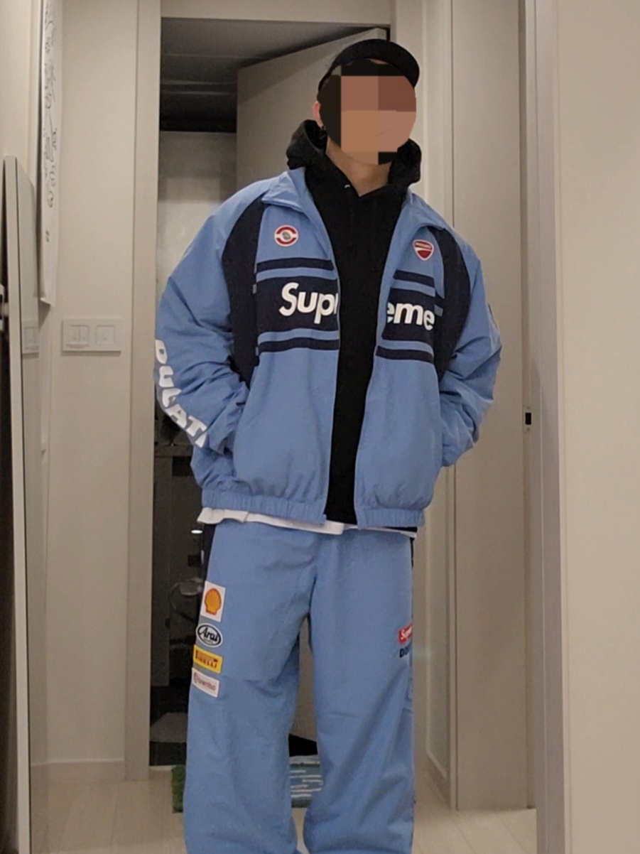 Supreme x Ducati Track Pants Light Blue - 24SS, Supreme x Ducati Track Jacket Light Blue - 24SS 착용 스타일 - 6