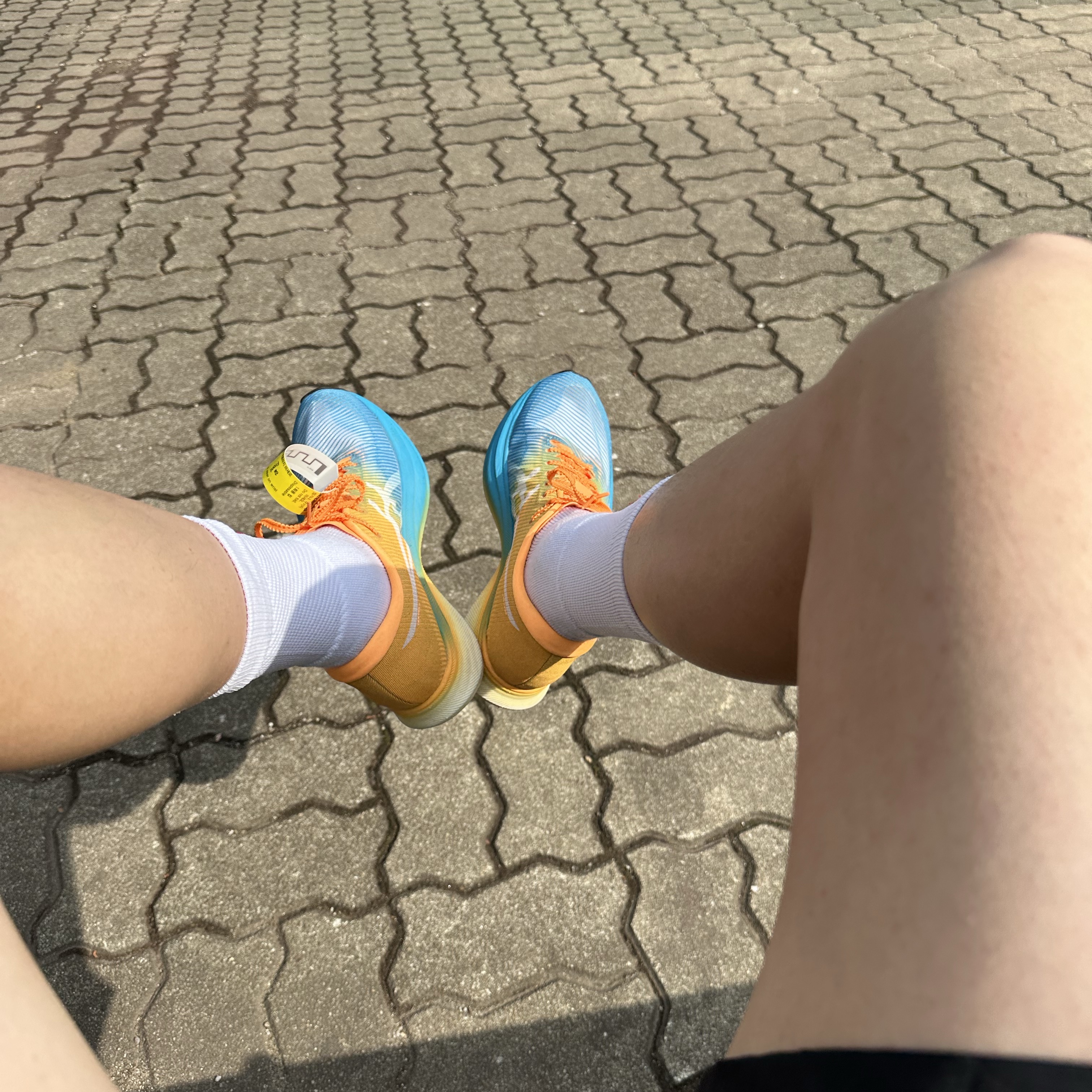 Asics Metaspeed Edge+ Island Blue Orange Pop 착용 스타일